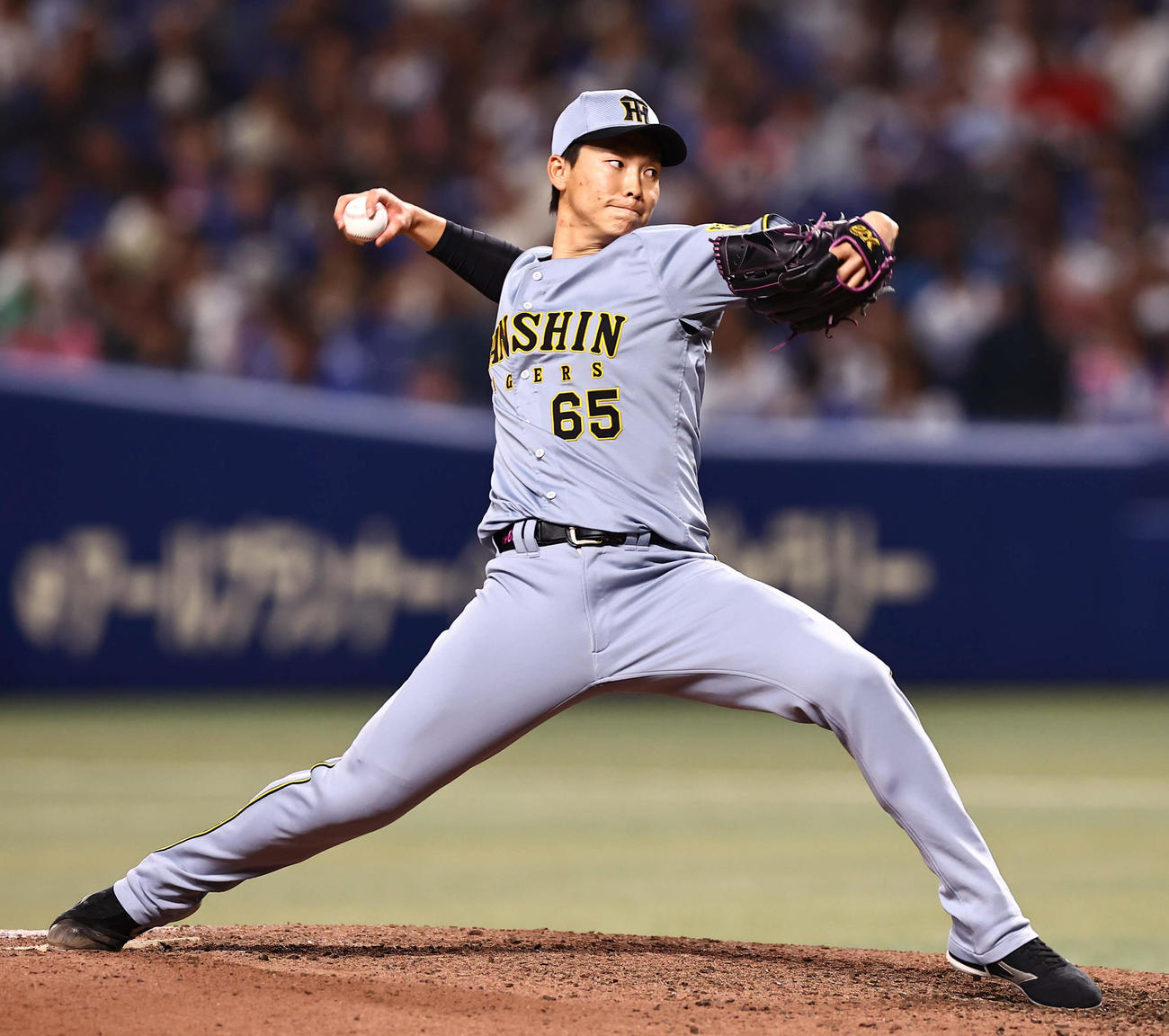 中日対阪神　阪神6番手の湯浅（撮影・上田博志）