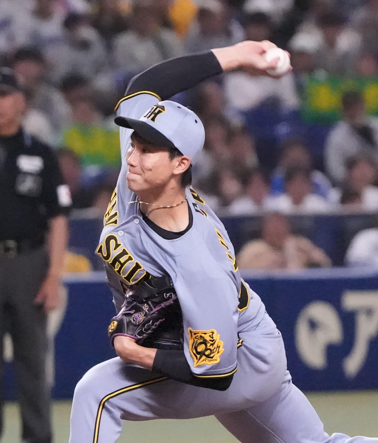 中日対阪神　10回裏、阪神6番手で登板する湯浅（撮影・森本幸一）