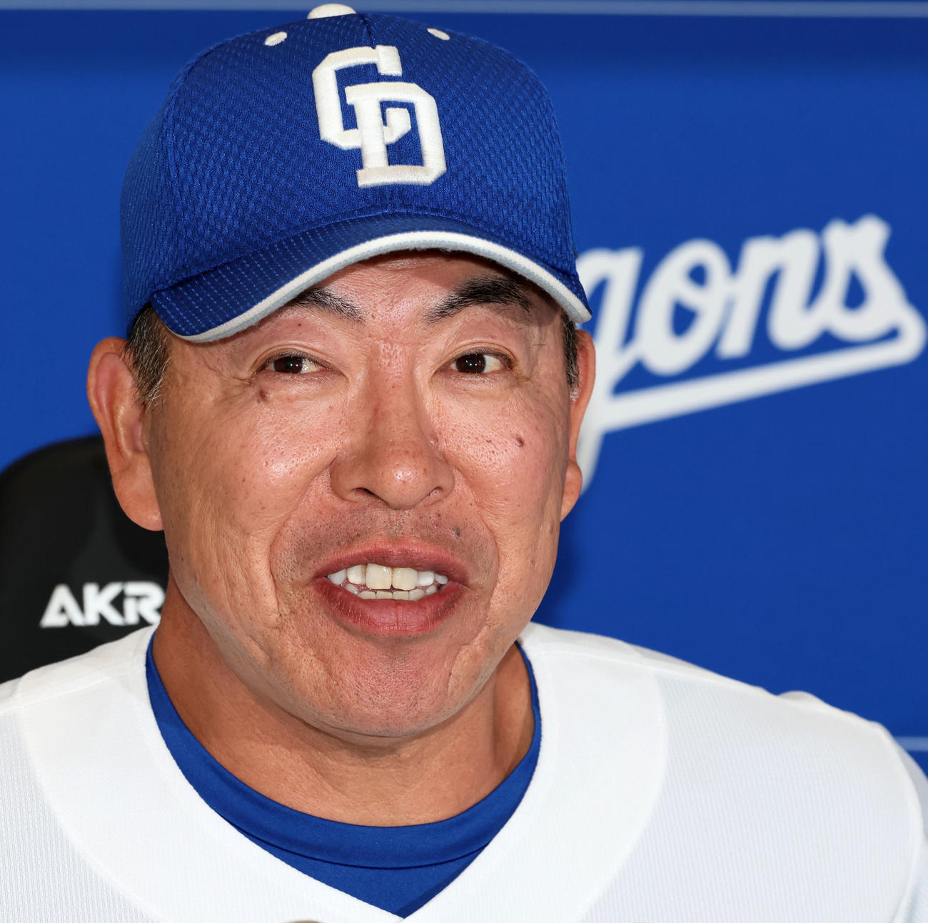 中日対阪神　岡田の支配下登録会見に同席した井上監督（撮影・加藤哉）