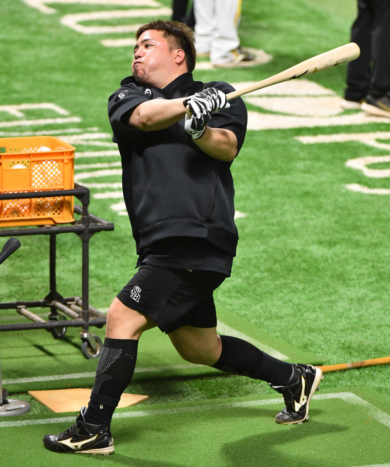 ソフトバンク対日本ハム　試合前、打撃練習を行う山川（撮影・岩下翔太）