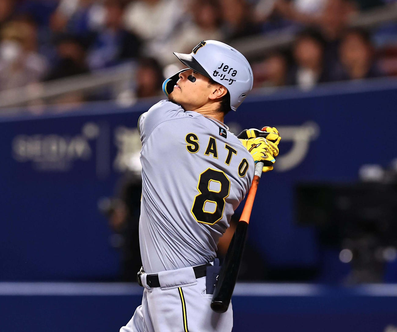 中日対阪神　5回表阪神2死、佐藤輝は同点ソロ本塁打を放つ（撮影・上田博志）