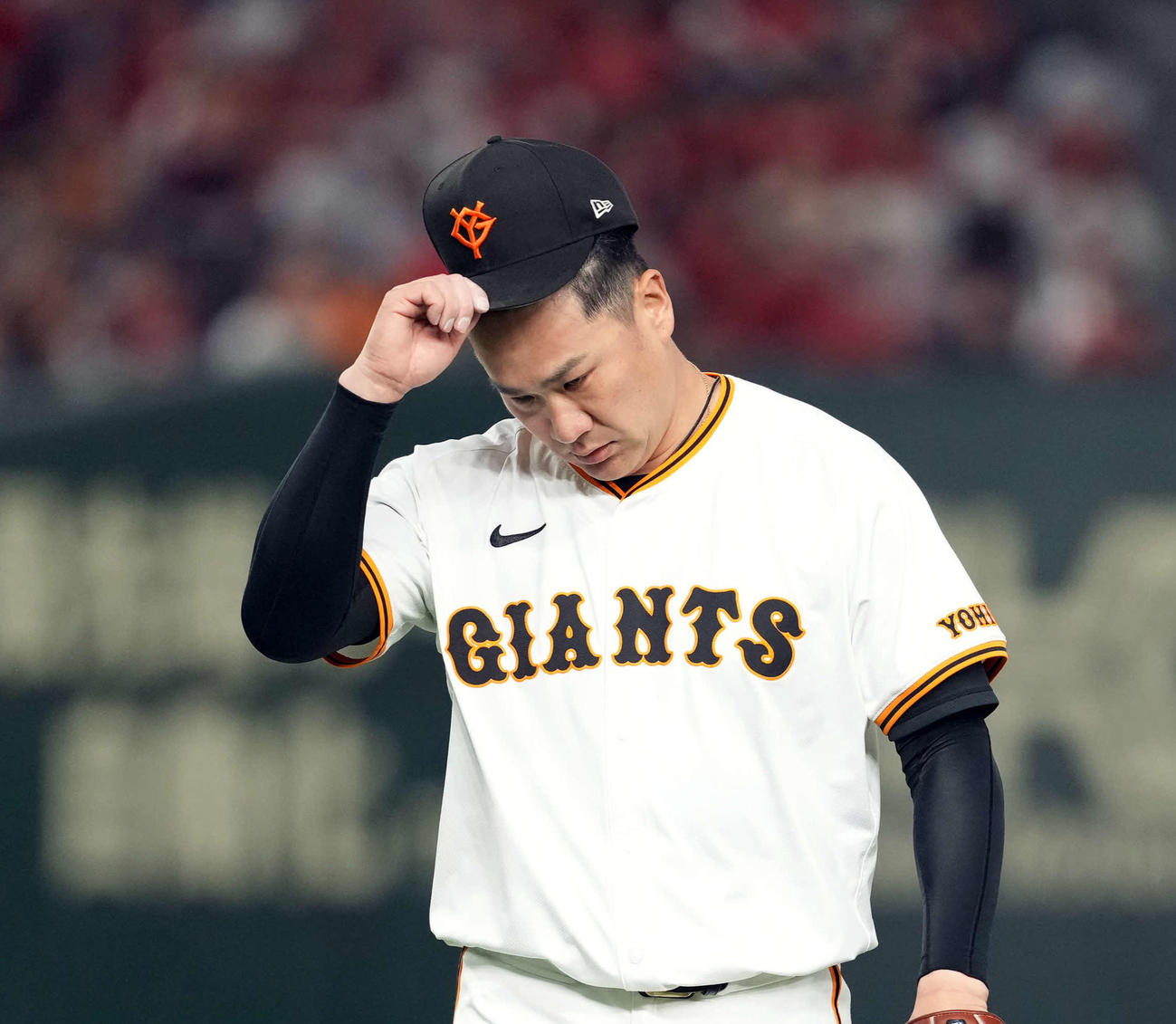 巨人対広島　2回表、ランナーを背負いながらもどうにか無失点にしのいだ巨人田中将（撮影・たえ見朱実）