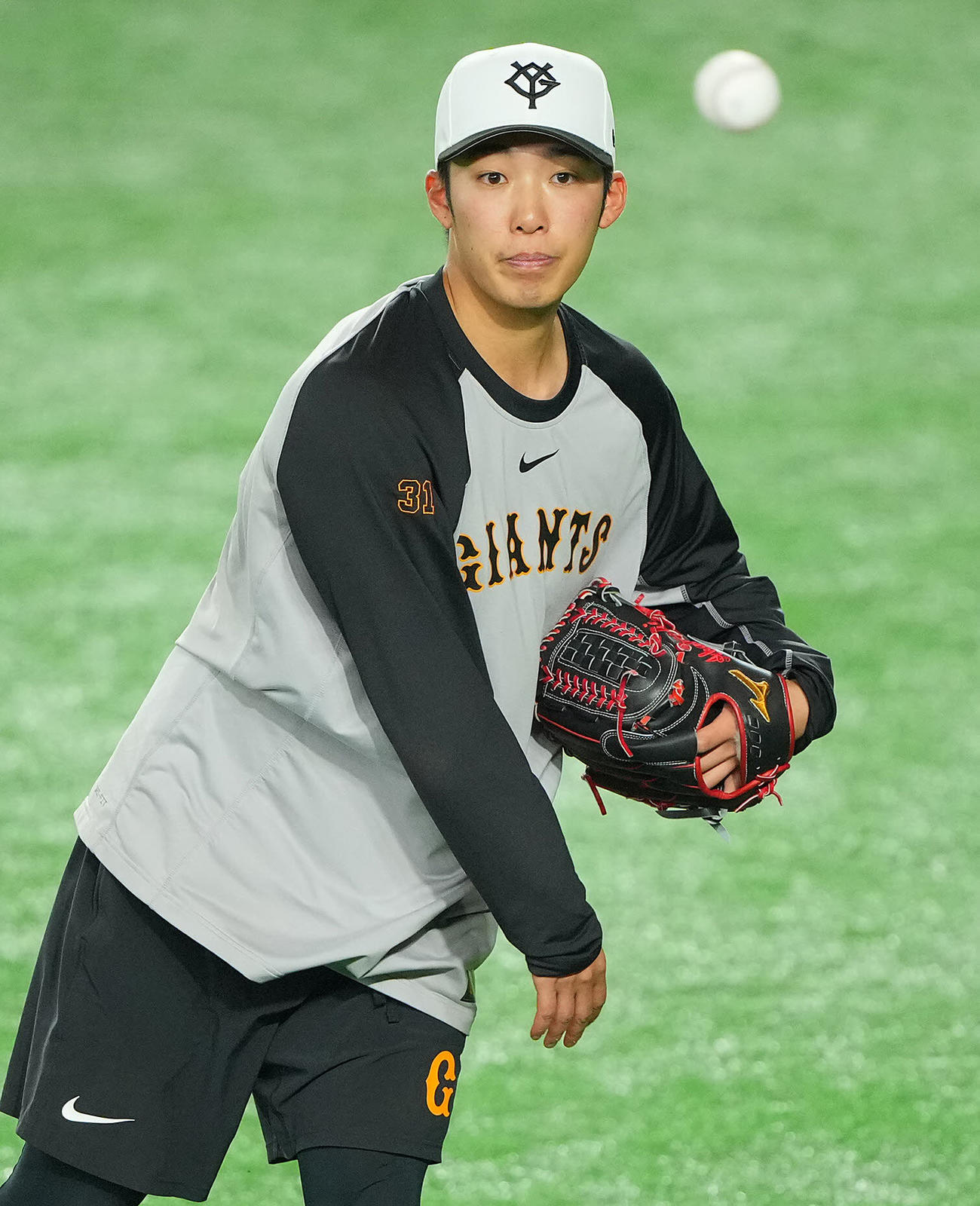 巨人対広島　試合前投球練習する巨人赤星（撮影・垰建太）