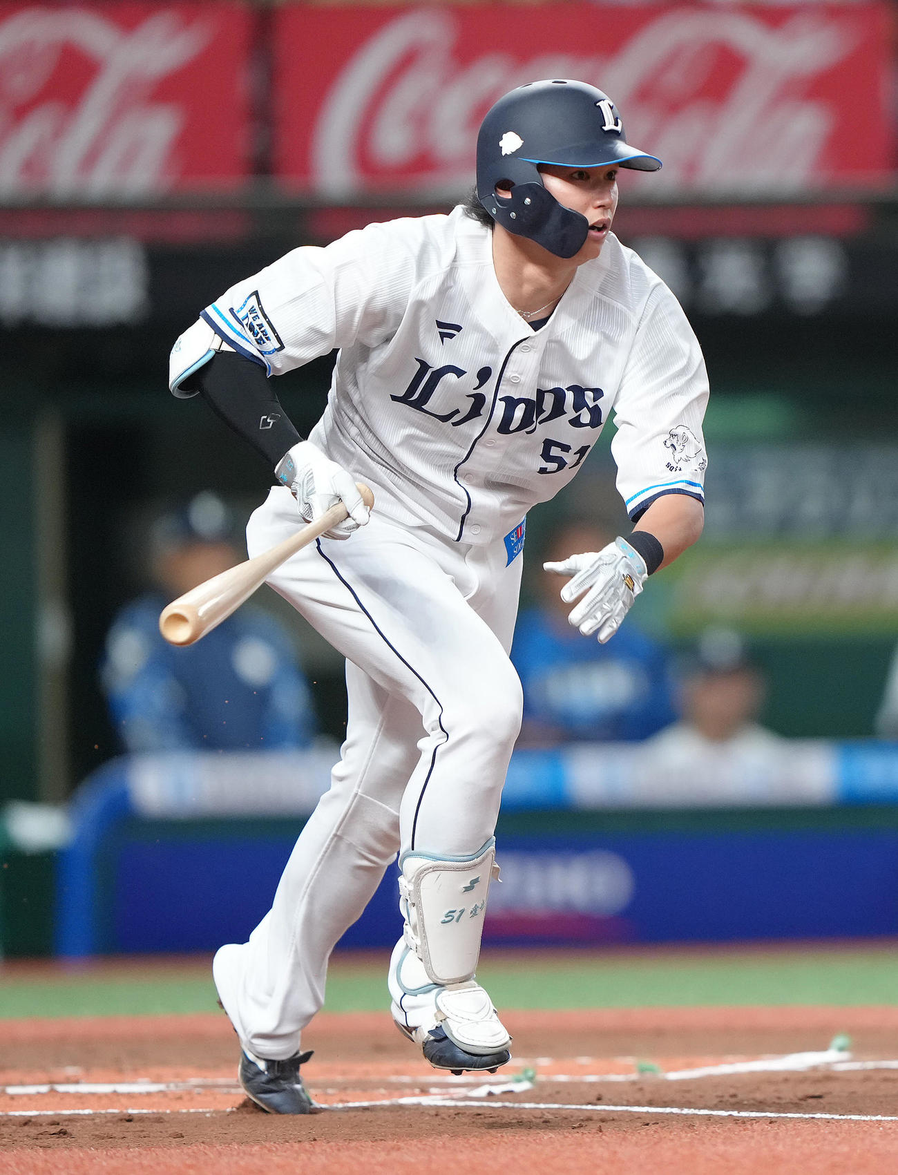 西武対楽天　1回裏西武無死、西川は右二塁打を放つ（撮影・足立雅史）