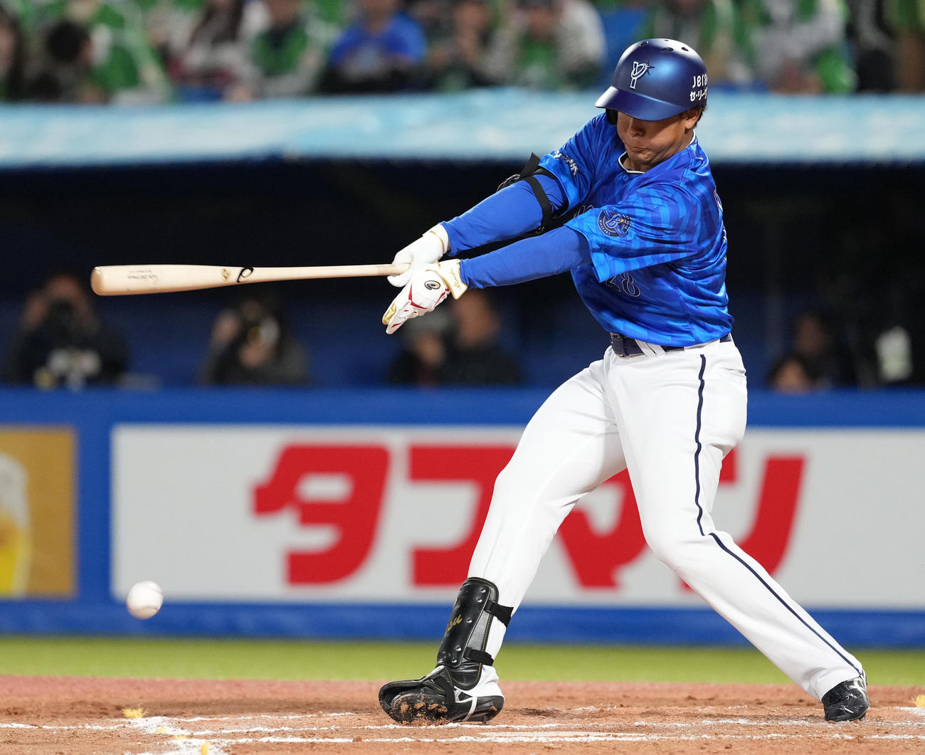 ヤクルト対DeNA 7回表DeNA2死、三ゴロに倒れる代打勝又（撮影・鈴木みどり）