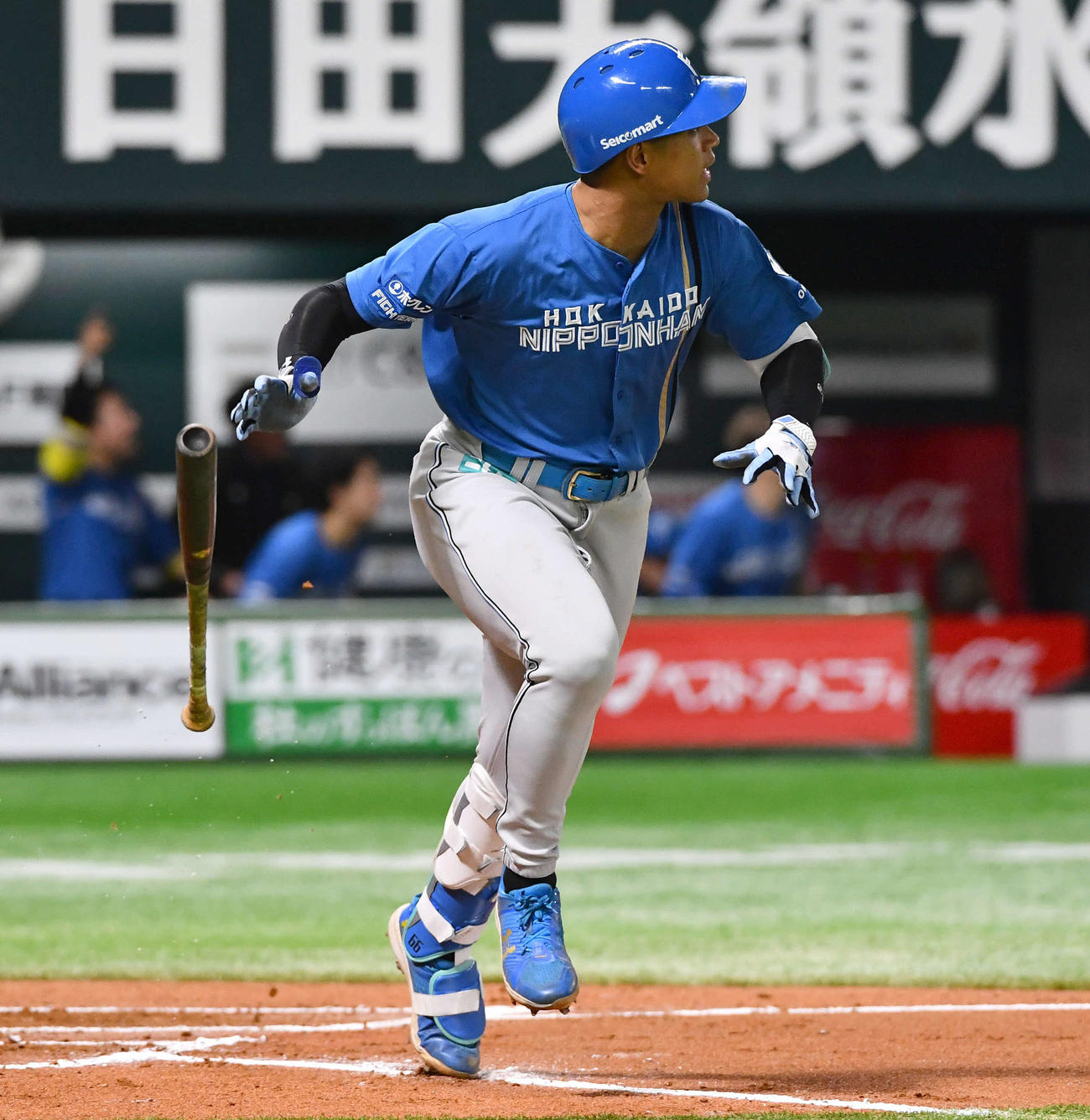 ソフトバンク対日本ハム　7回表日本ハム1死、万波は勝ち越しの左越え本塁打を放つ（撮影・岩下翔太）