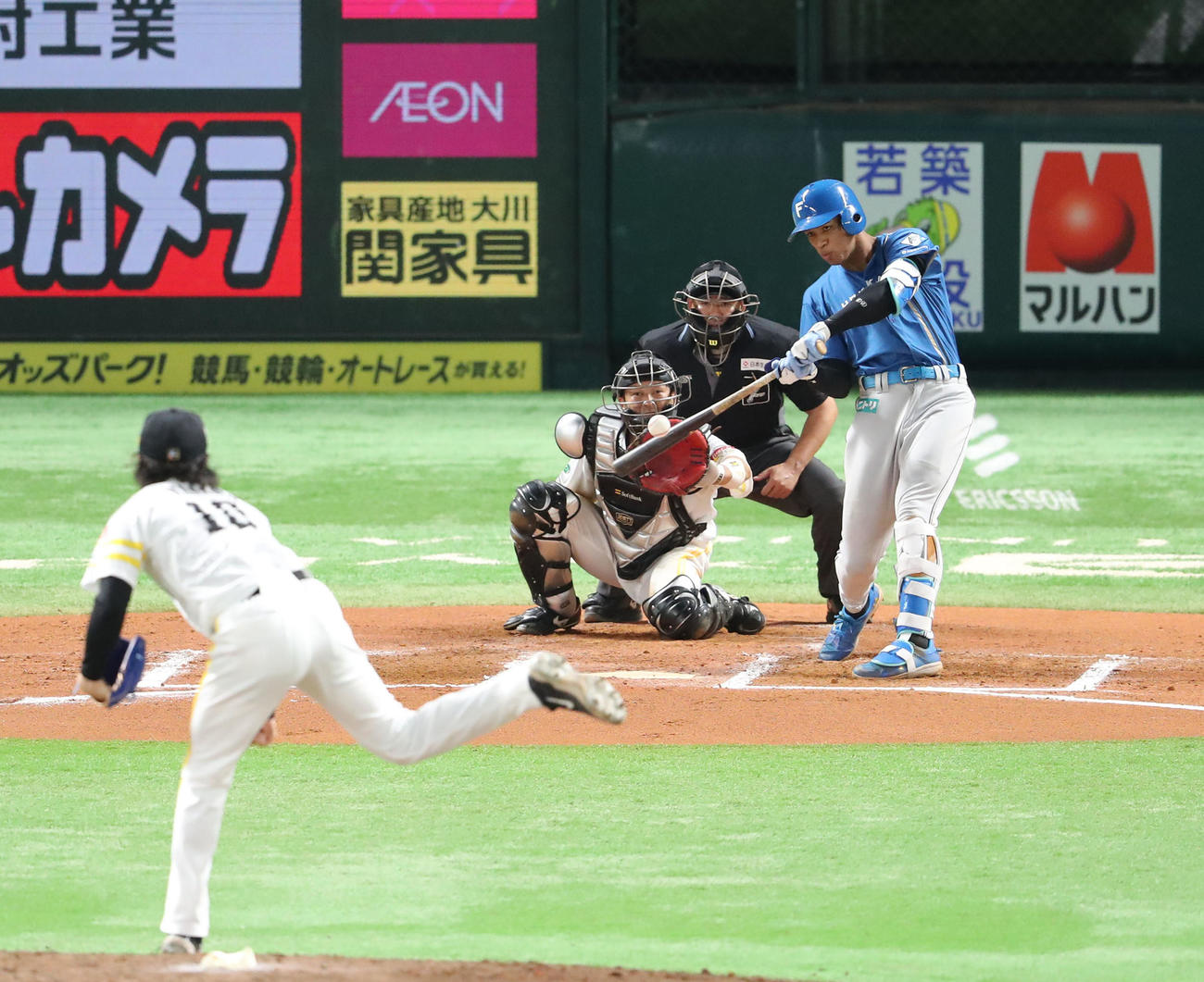 ソフトバンク対日本ハム　7回表日本ハム1死、万波は勝ち越しとなる左越え本塁打を放つ（撮影・梅根麻紀）