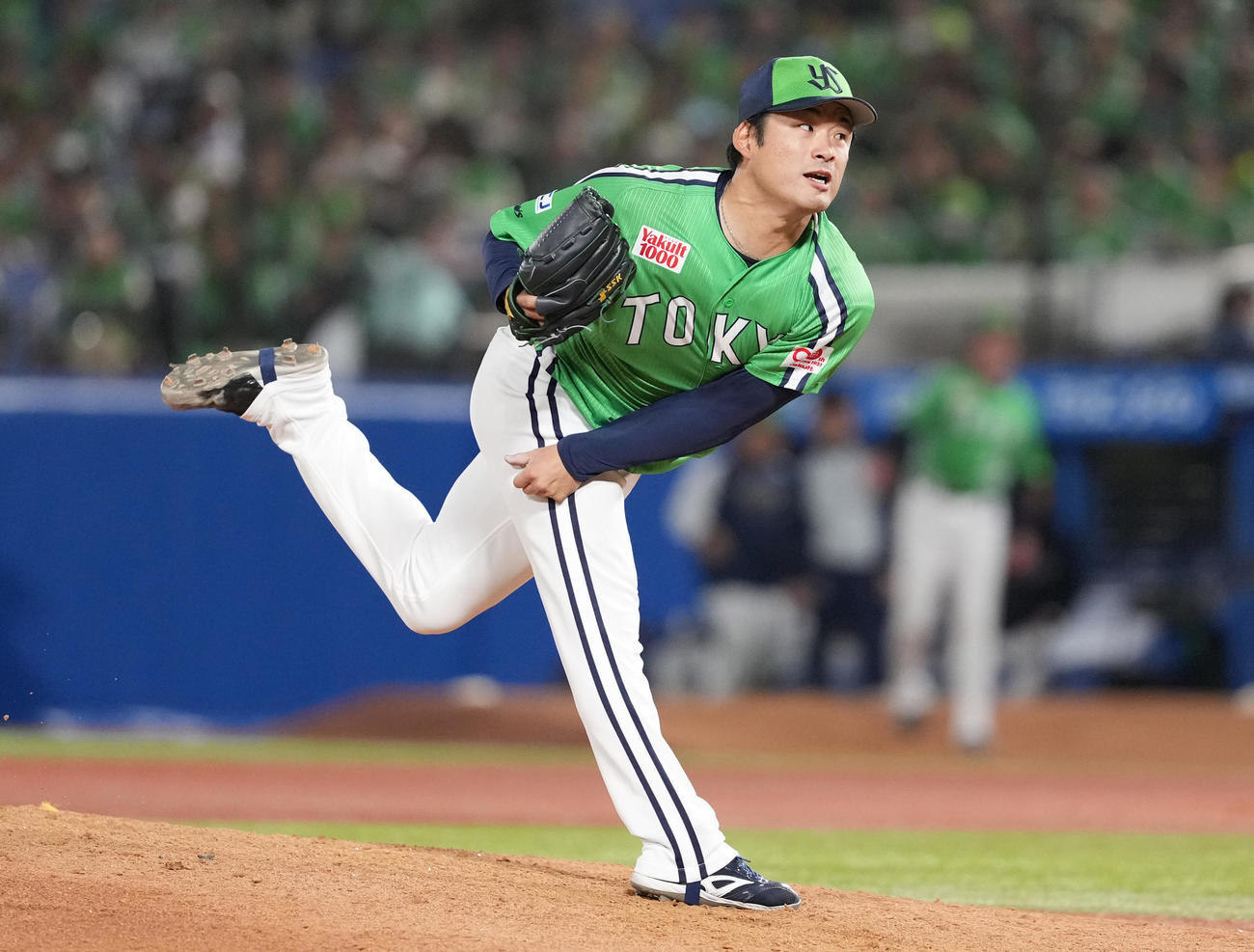 ヤクルト対DeNA 10回表から4番手で登板したヤクルト小沢（撮影・鈴木みどり）
