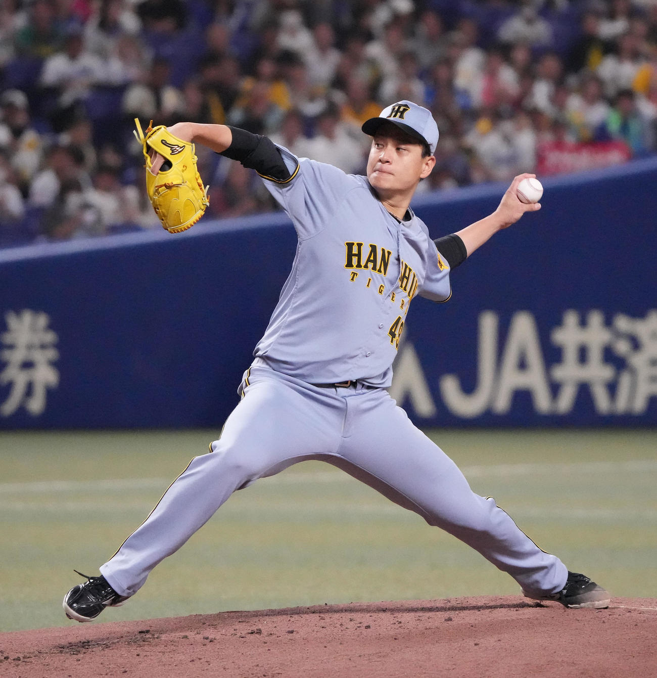 中日対阪神　1回裏、登板する阪神先発の大竹（撮影・森本幸一）