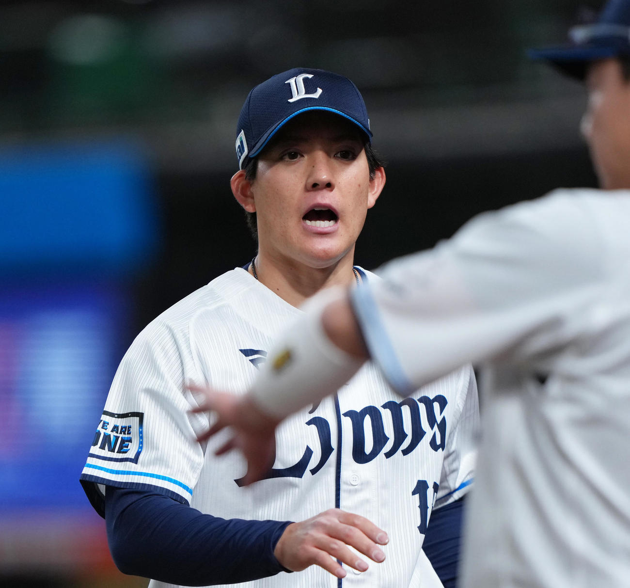 西武対楽天　6回表楽天2死、小深田を二ゴロに仕留めた与座（撮影・足立雅史）