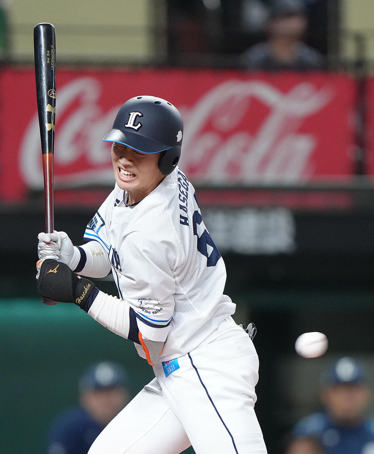 西武対楽天　1回裏西武無死二塁、長谷川は死球を受ける（撮影・足立雅史）