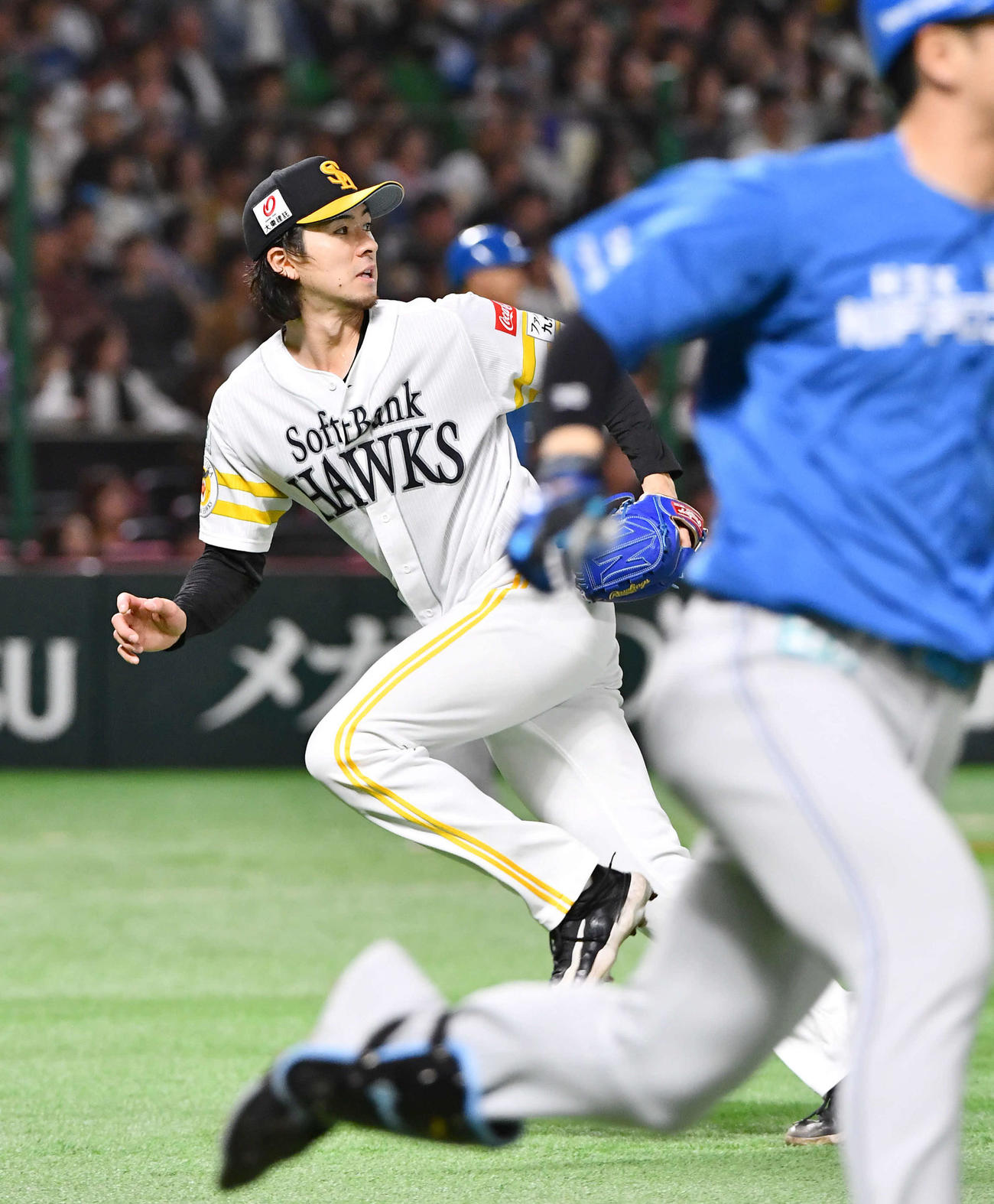 ソフトバンク対日本ハム　5回表日本ハム無死二、三塁、郡司（右）に中犠飛を打たれた上沢（撮影・岩下翔太）