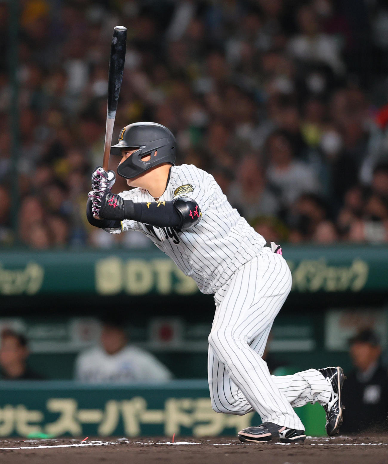 阪神対ヤクルト　6回裏阪神1死一、三塁、大山は中前適時打を放つ（撮影・上山淳一）
