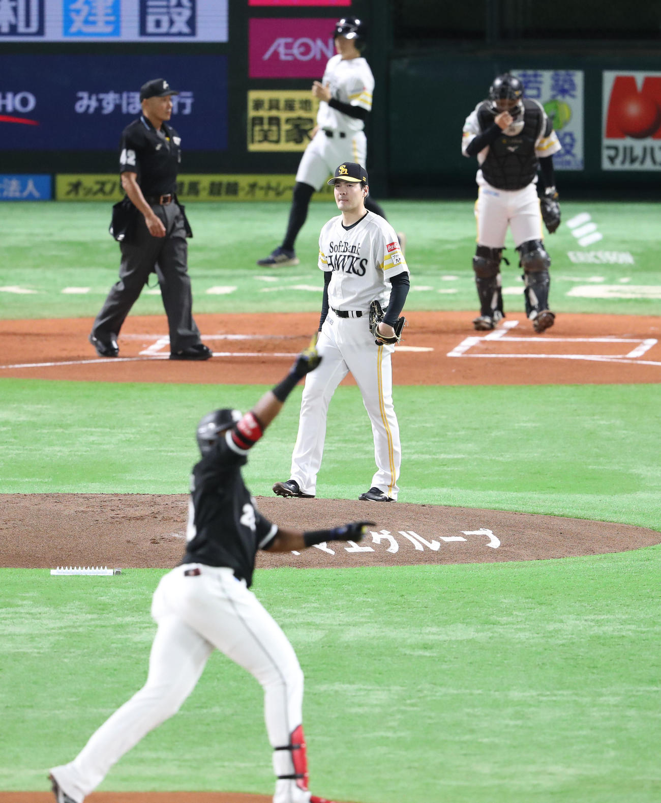 ソフトバンク対ロッテ　1回表ロッテ1死一、二塁、ポランコに右中間先制3点本塁打を浴びた有原（撮影・梅根麻紀）