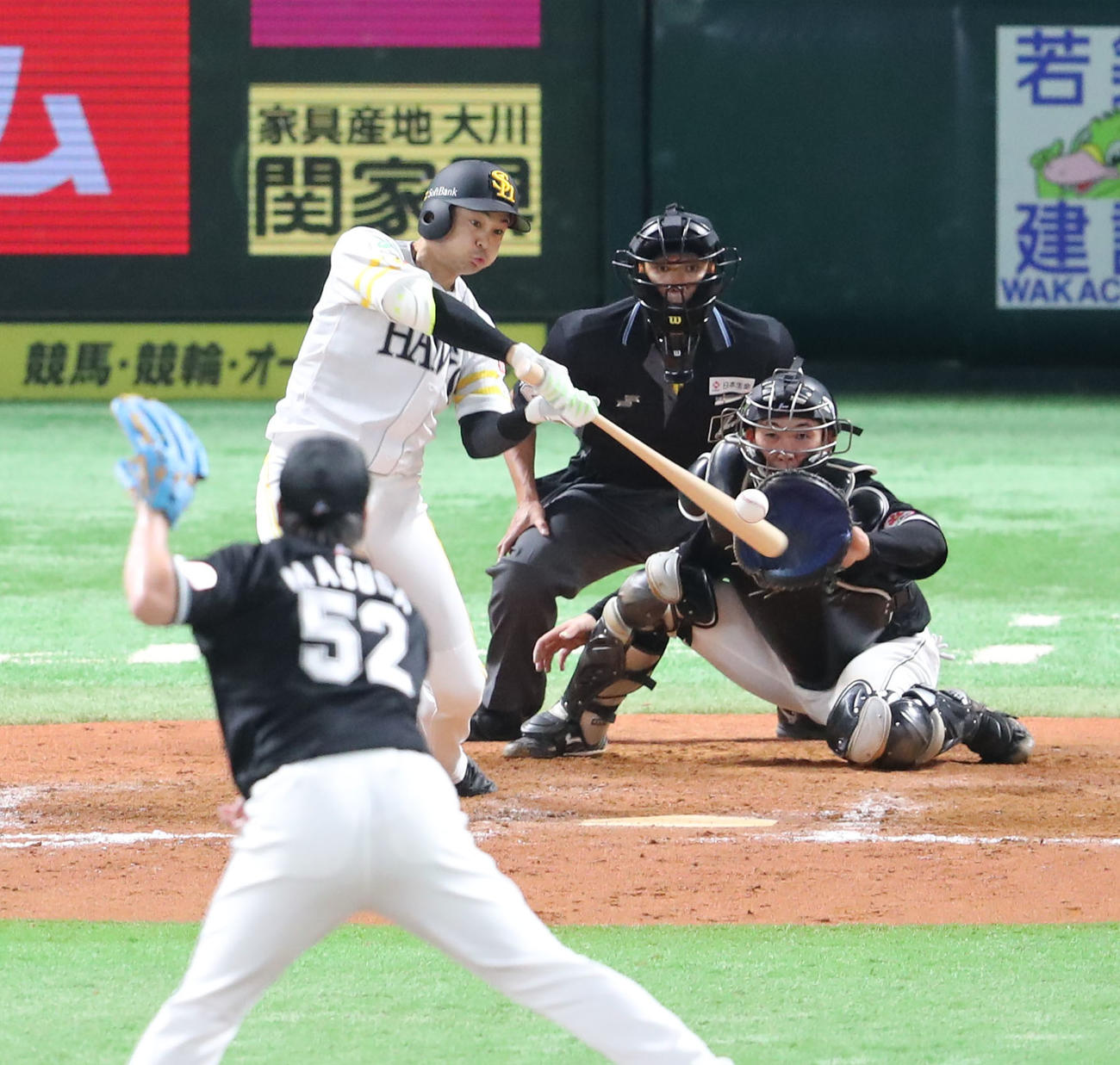 ソフトバンク対ロッテ　9回裏ソフトバンク2死満塁、川瀬晃は左越えにサヨナラとなる適時二塁打を放つ（撮影・梅根麻紀）