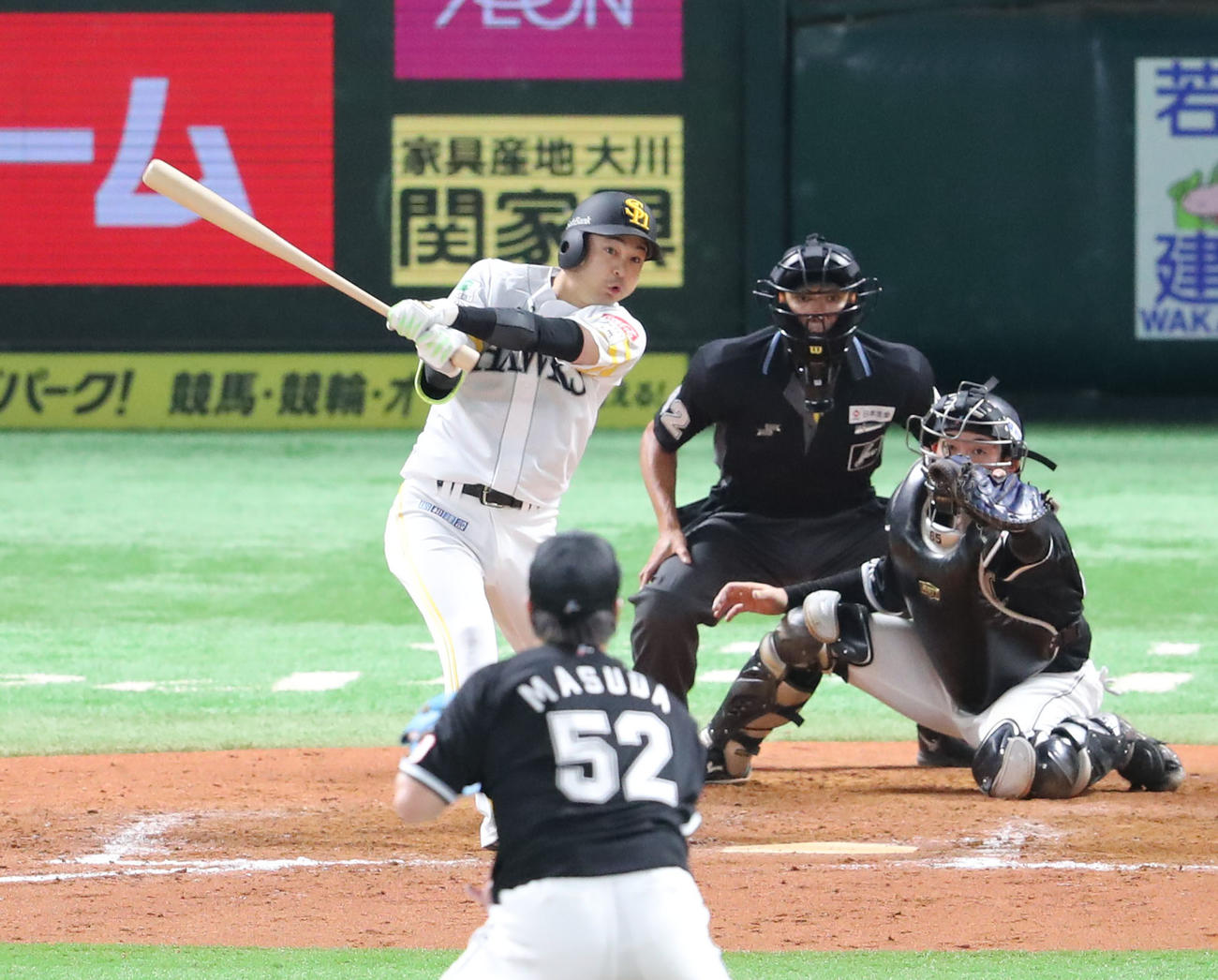 ソフトバンク対ロッテ　9回裏ソフトバンク2死満塁、川瀬晃は左越えにサヨナラとなる適時二塁打を放つ（撮影・梅根麻紀）