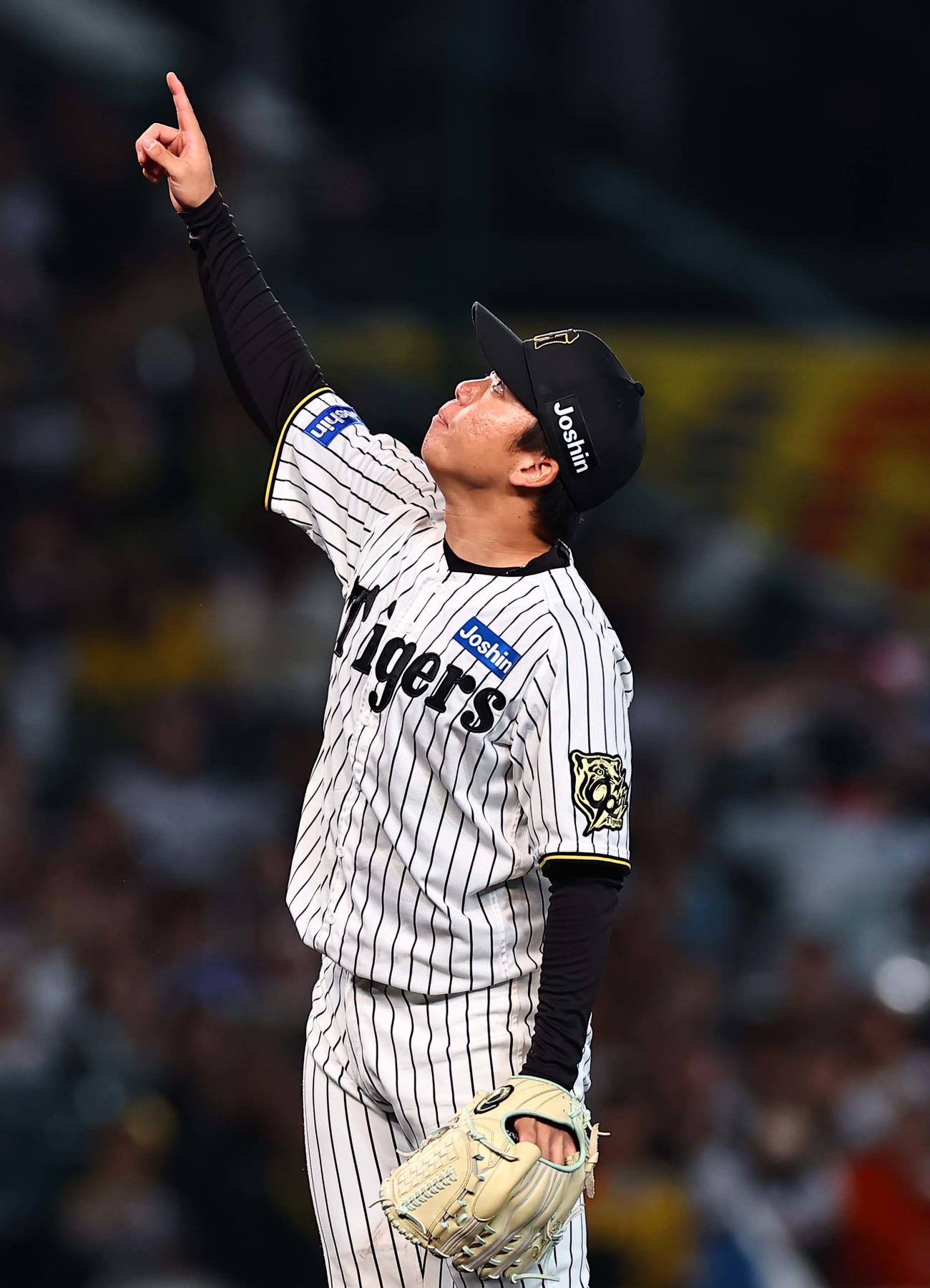 阪神対ヤクルト　4回表ヤクルト1死、村上は茂木を補飛に打ち取る（撮影・上田博志）