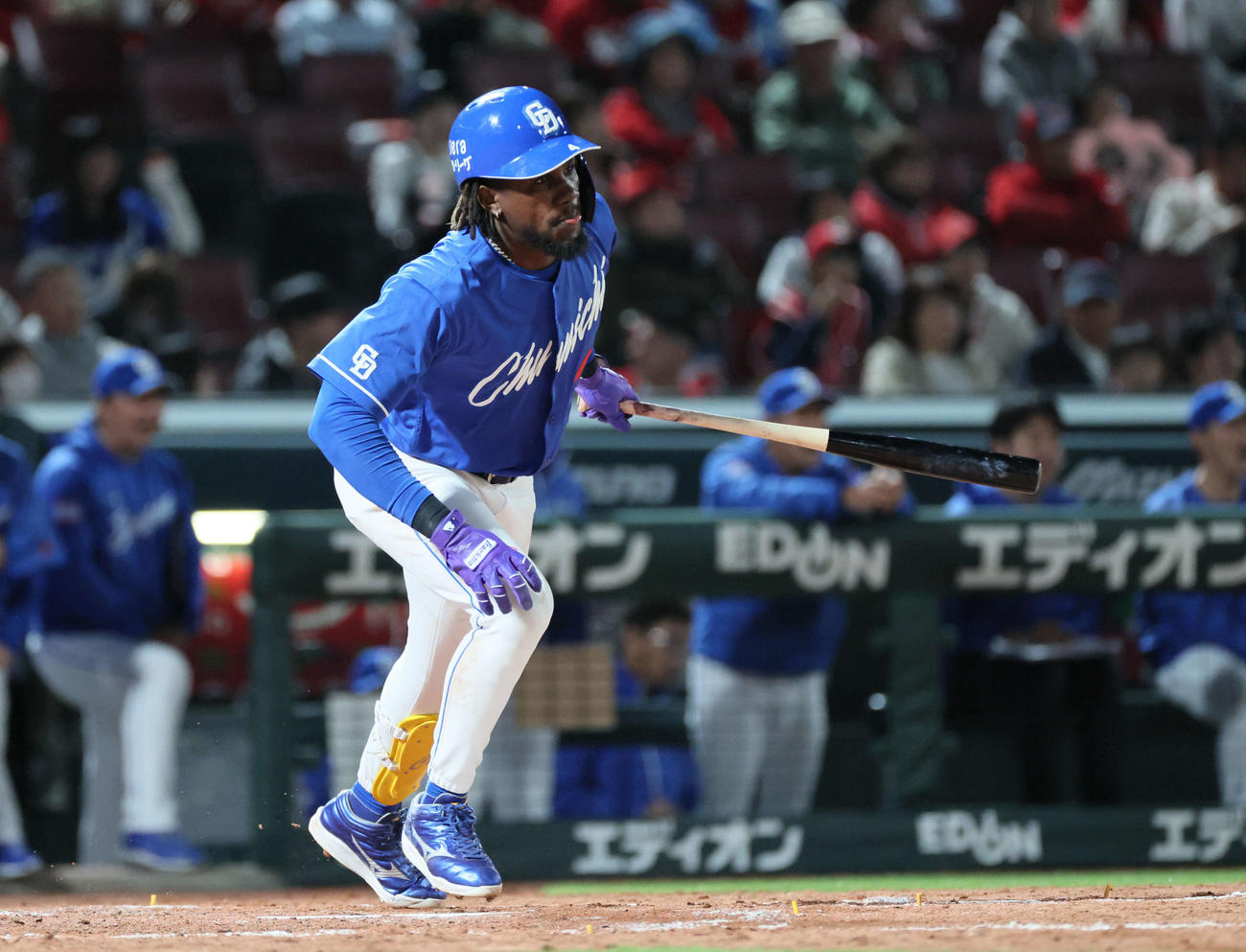 広島対新中日　回表中日2死三塁、カリステは適時打を放つ（撮影・加藤孝規）