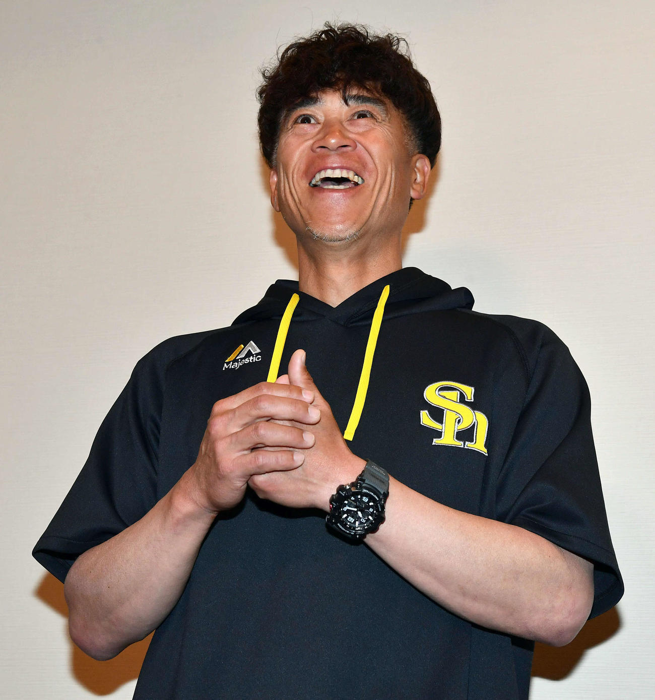 スキルコーチのベンチ入り登録を行い、会見で説明するソフトバンク城島CBO（撮影・岩下翔太）