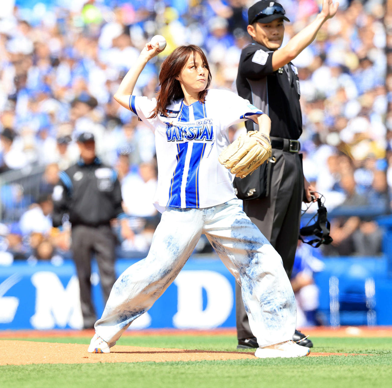 DeNA対巨人　始球式を務めた相川七瀬（撮影・浅見桂子）
