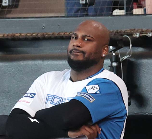 日本ハム対西武　髪をそり上げたレイエス（撮影・黒川智章）