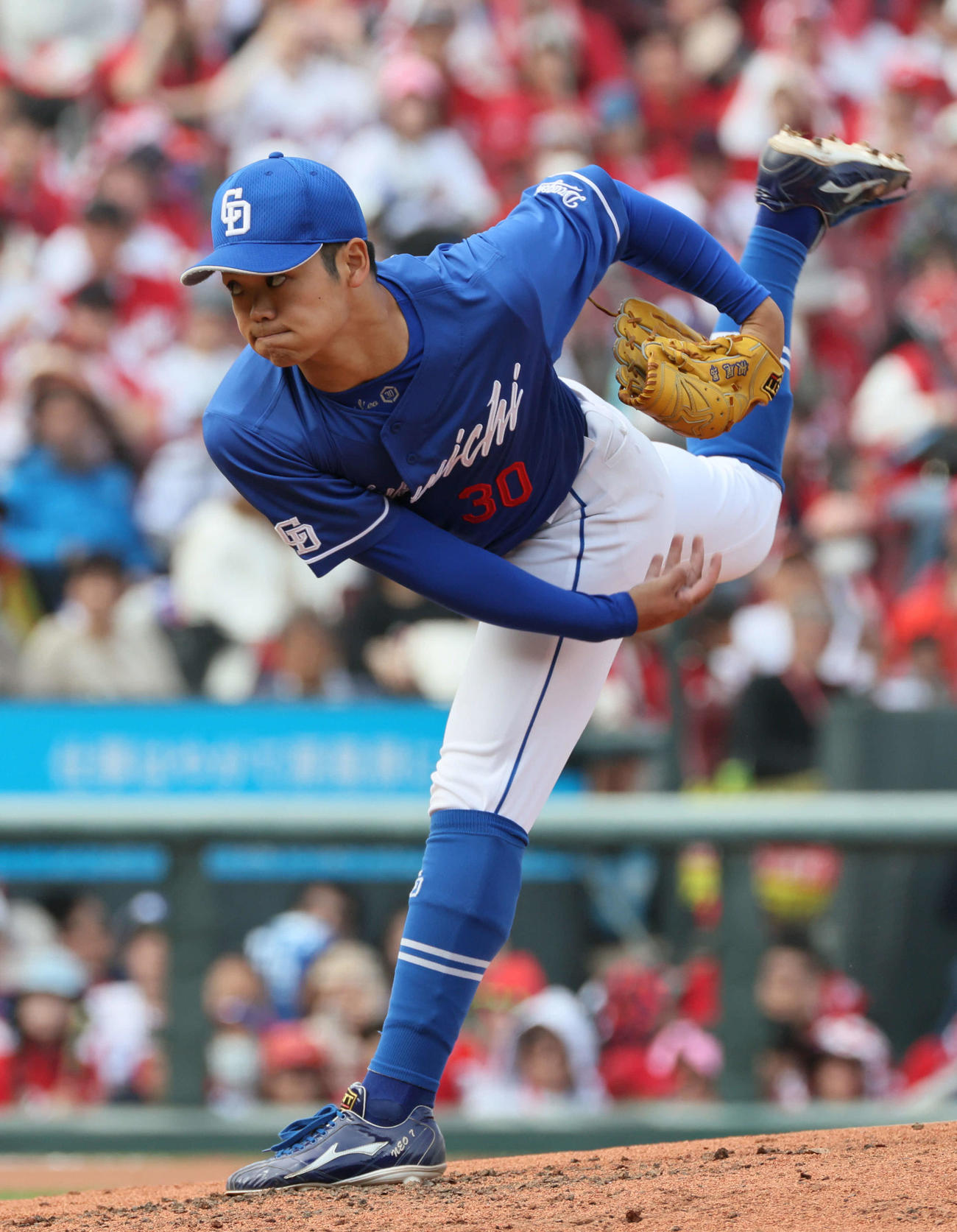 広島対新中日　8回裏広島、中日2番手の根尾（撮影・加藤孝規）