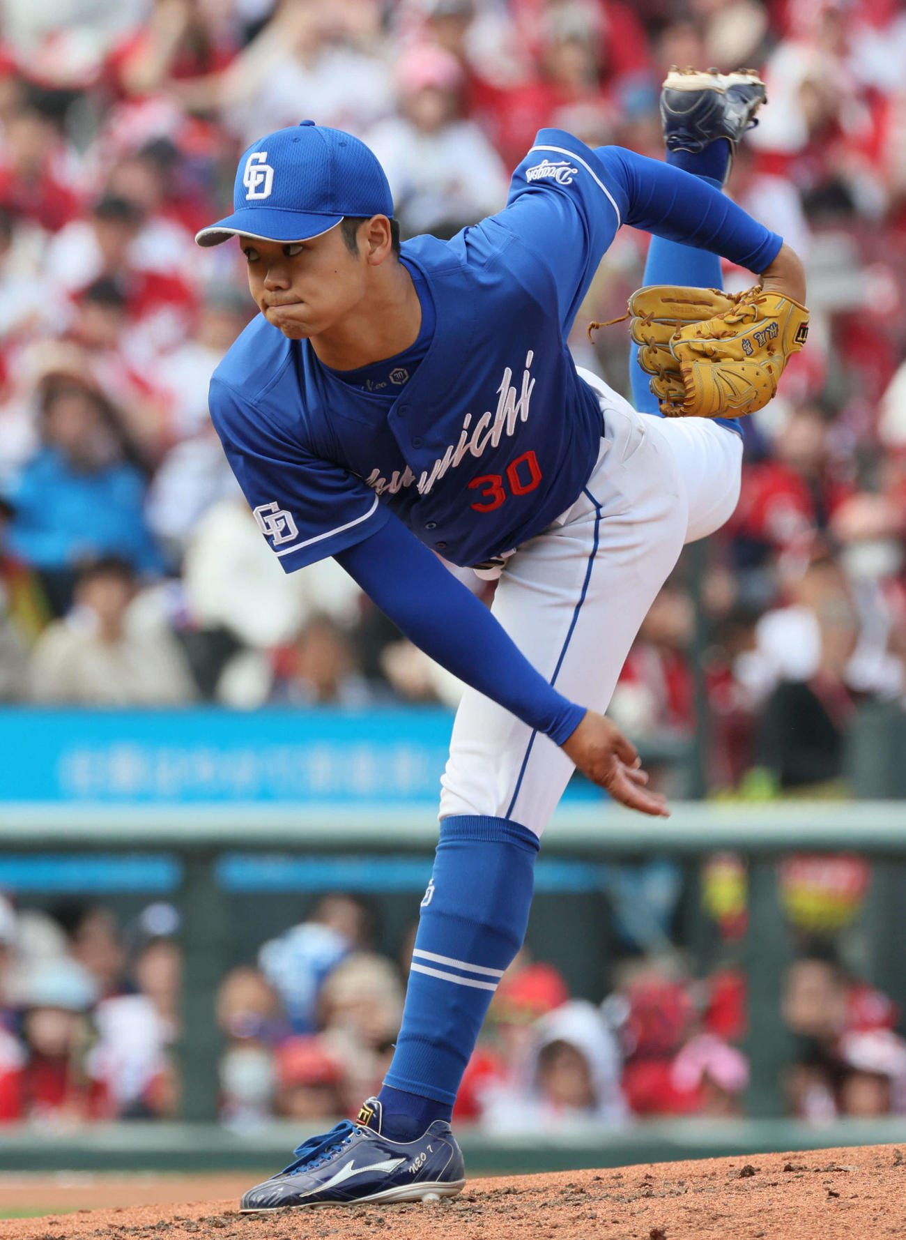 広島対新中日　8回裏広島、中日2番手の根尾（撮影・加藤孝規）
