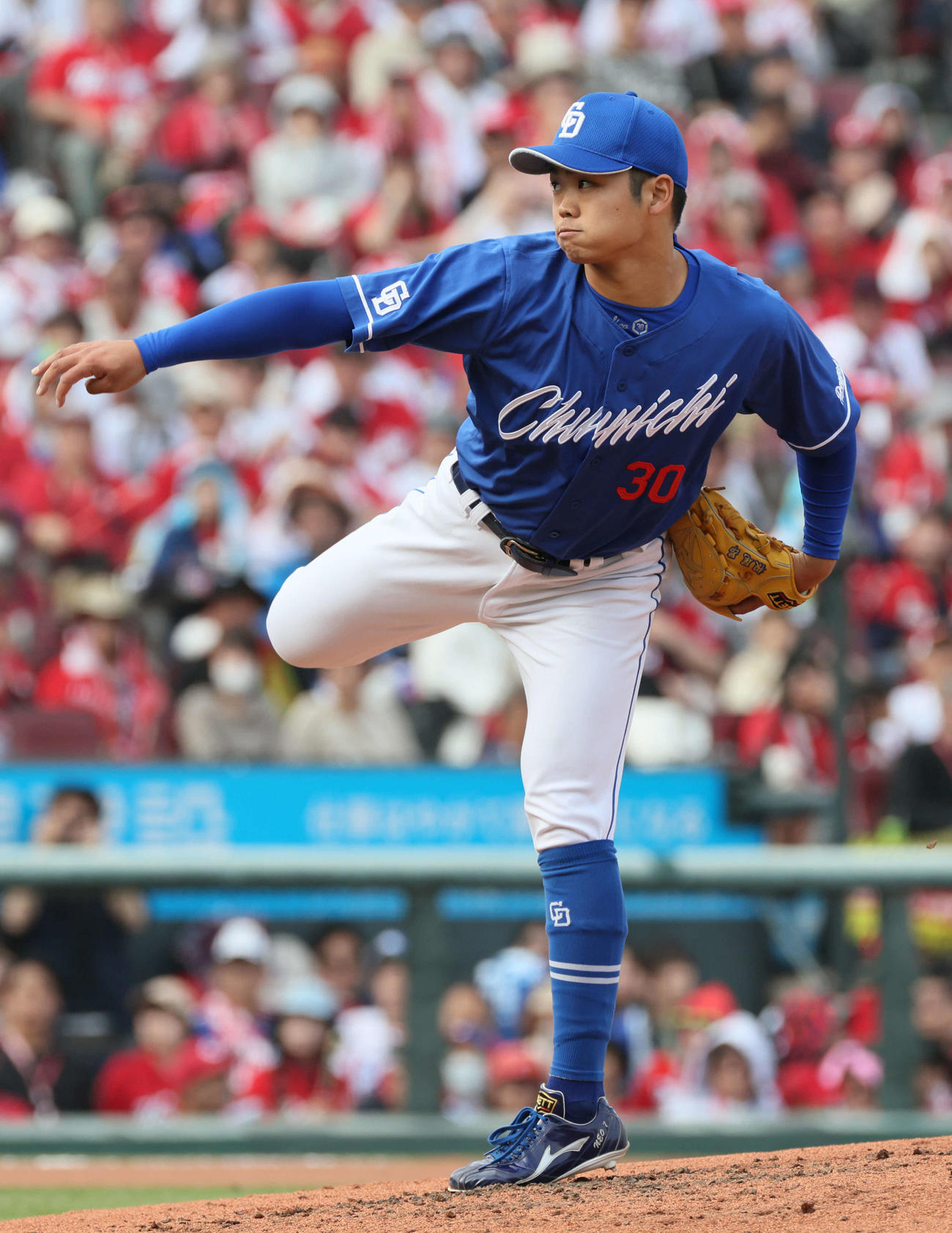 広島対新中日　8回裏広島、中日2番手の根尾（撮影・加藤孝規）