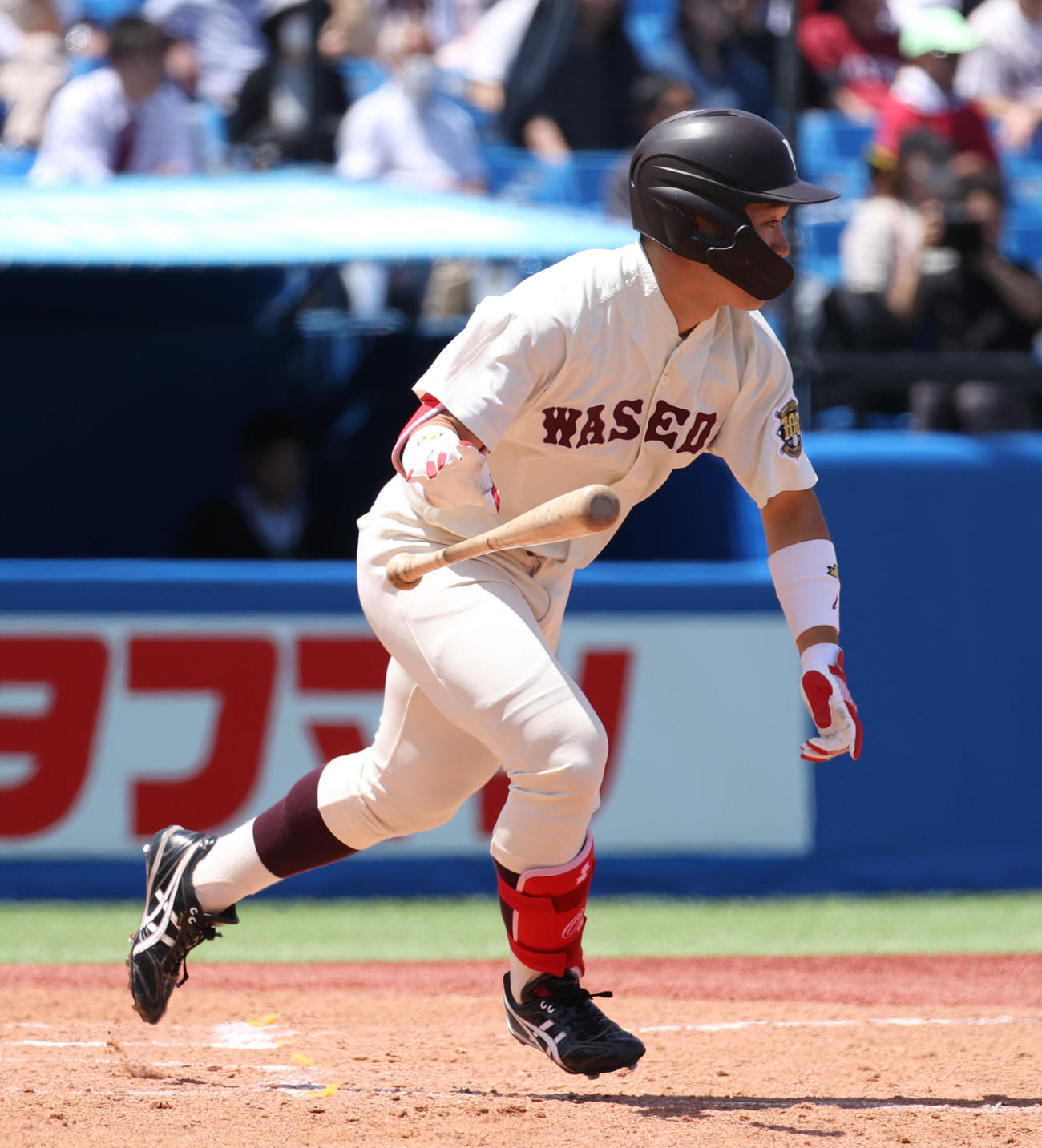早大対立大　5回表早大2死二塁、尾瀬は中前に適時打を放つ（撮影・柴田隆二）