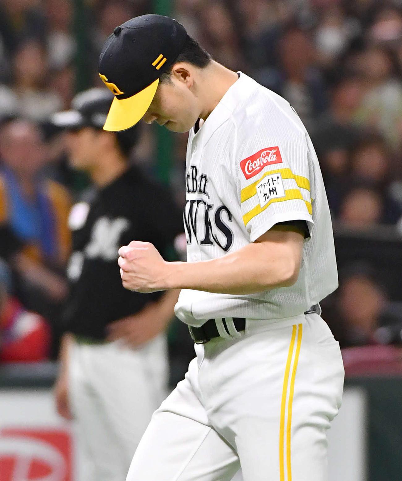 ソフトバンク対ロッテ　3回表ロッテ2死満塁、西川を三邪飛に抑え、ガッツポーズする大関（撮影・岩下翔太）