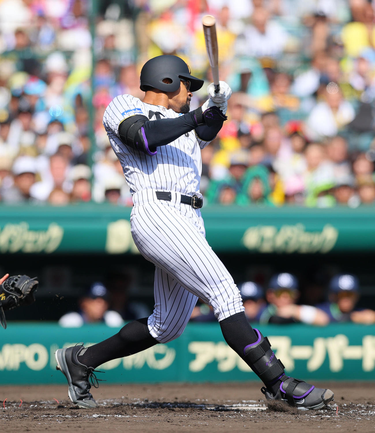阪神対ヤクルト　2回裏阪神2死、ジョン・デュプランティエは中前打を放つ（撮影・上山淳一）