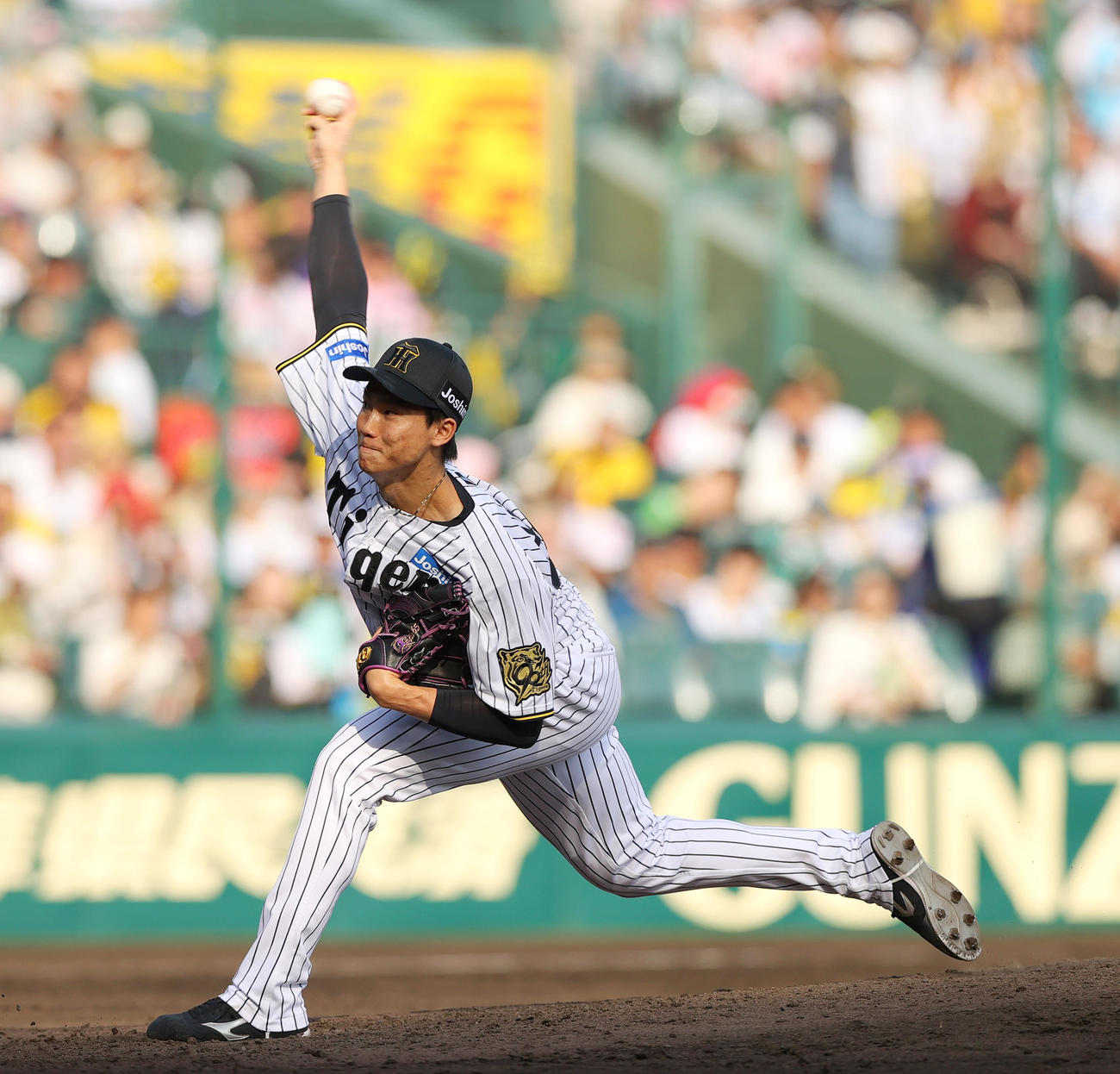 阪神対ヤクルト　7回表、阪神2番手で登板の湯浅（撮影・上山淳一）