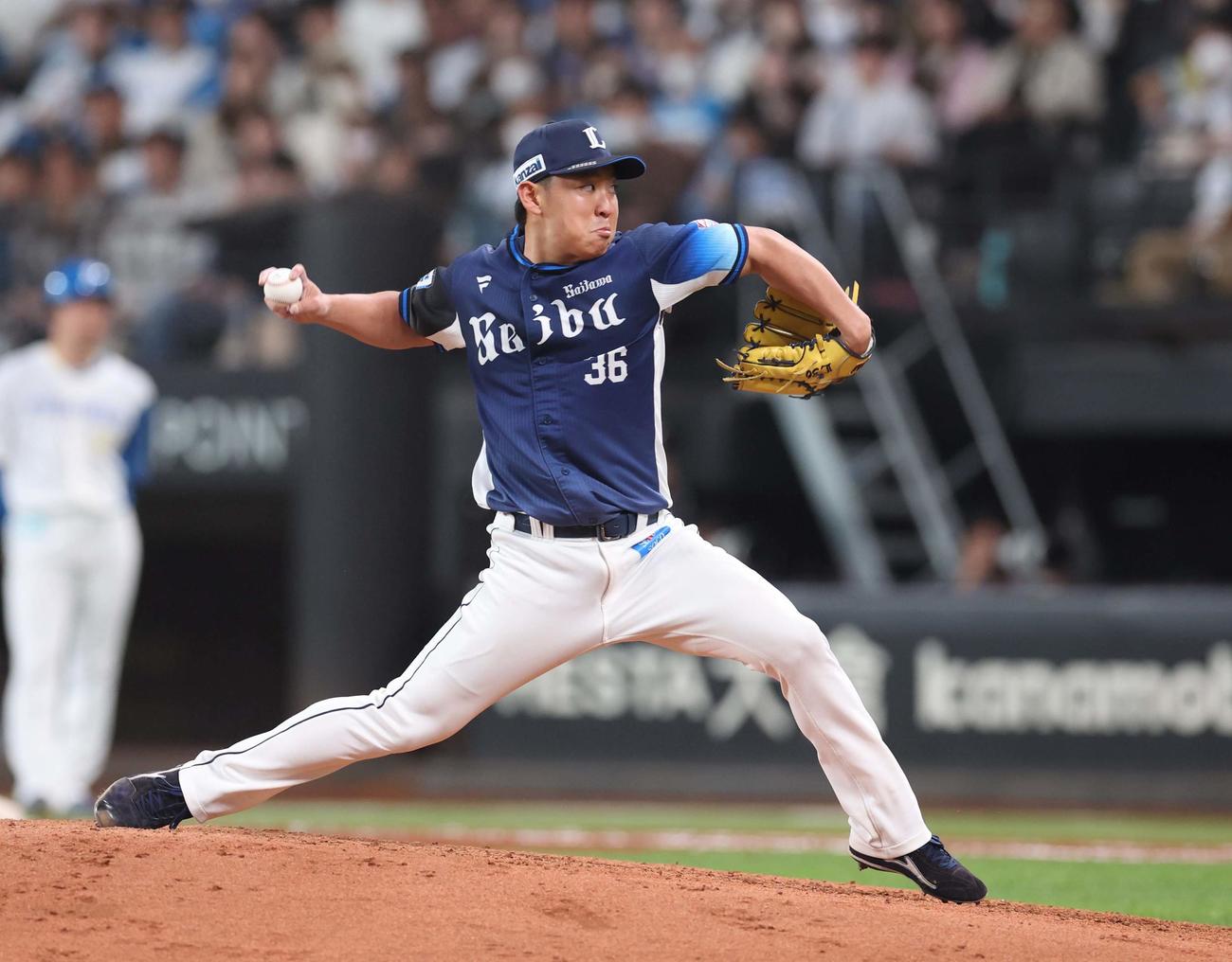 日本ハム対西武　8回途中登板の山田（撮影・黒川智章）