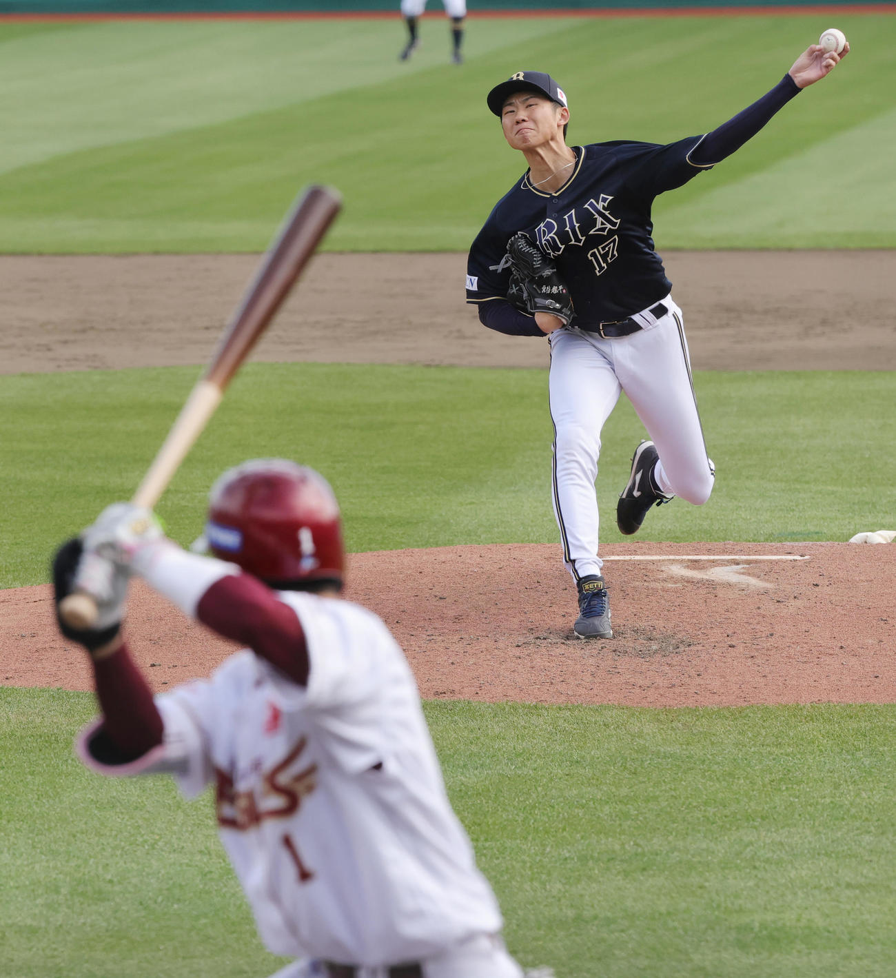 楽天対オリックス　5回裏楽天無死、宗山に投げ込む曽谷（撮影・野上伸悟）