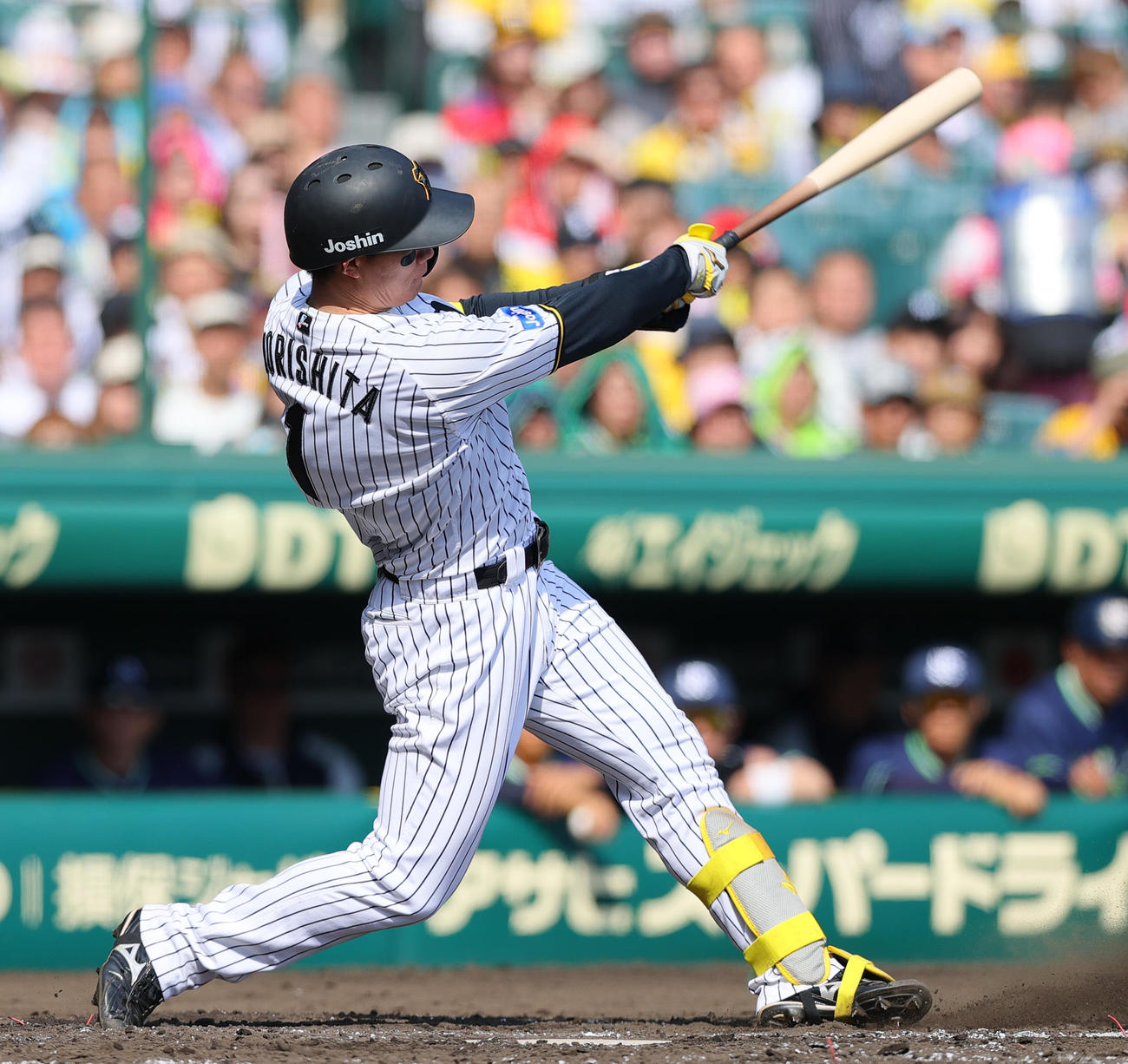 阪神対ヤクルト　3回表阪神無死一塁、森下は左前打を放つ（撮影・上山淳一）