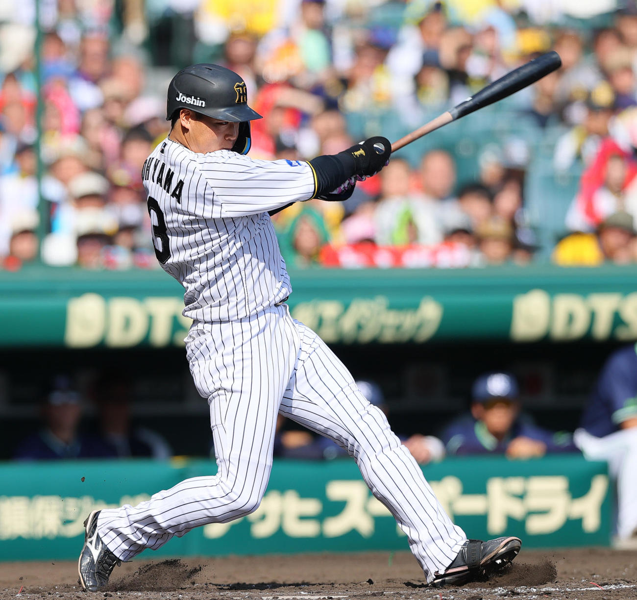阪神対ヤクルト　3回表阪神1死一、三塁、大山は左2点適時二塁打を放つ（撮影・上山淳一）