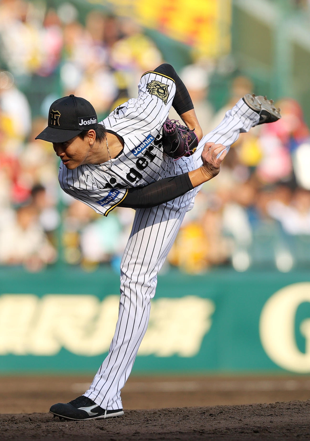 阪神対ヤクルト　7回表、阪神2番手で登板の湯浅（撮影・上山淳一）
