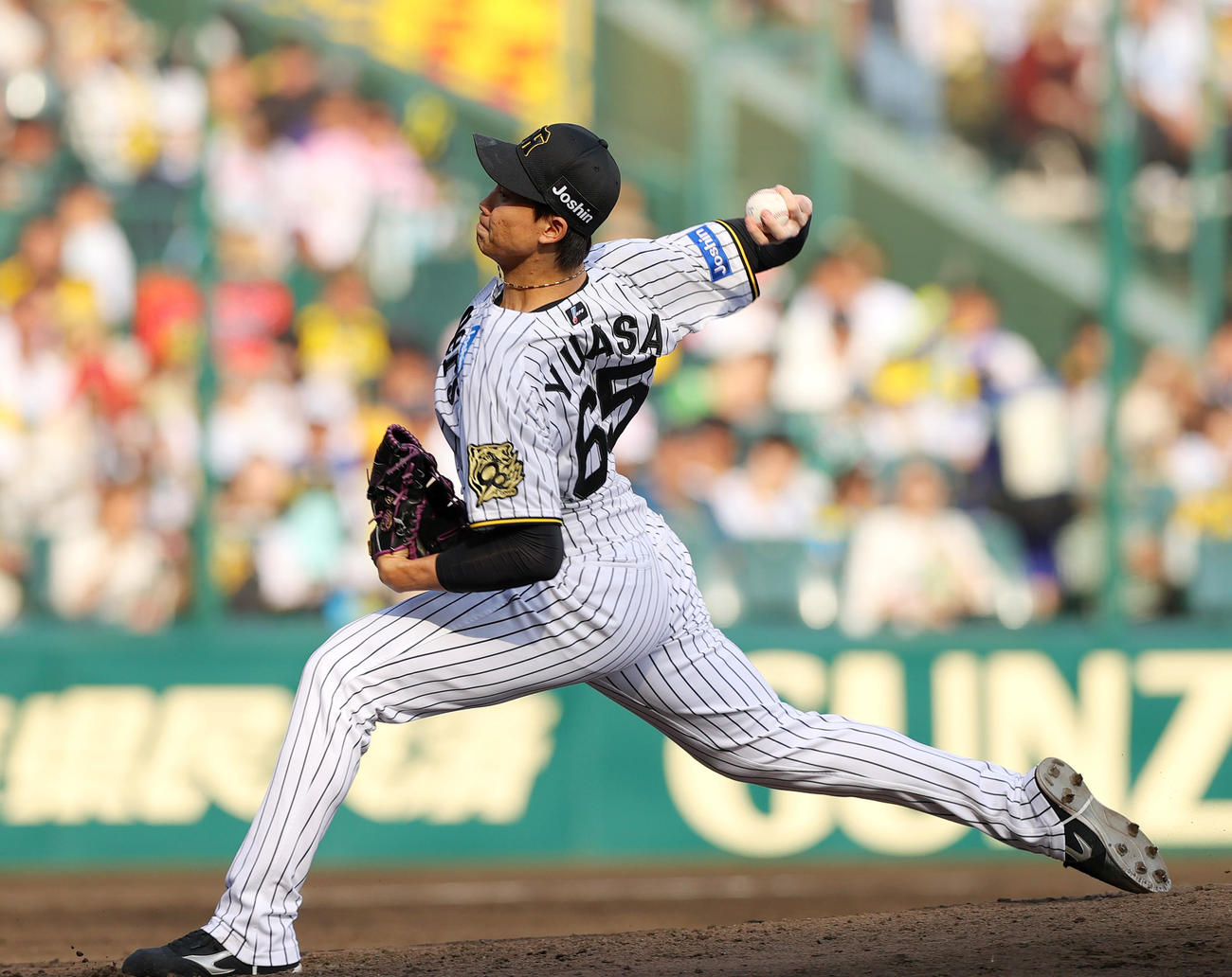 阪神対ヤクルト　7回表、阪神2番手で登板の湯浅（撮影・上山淳一）