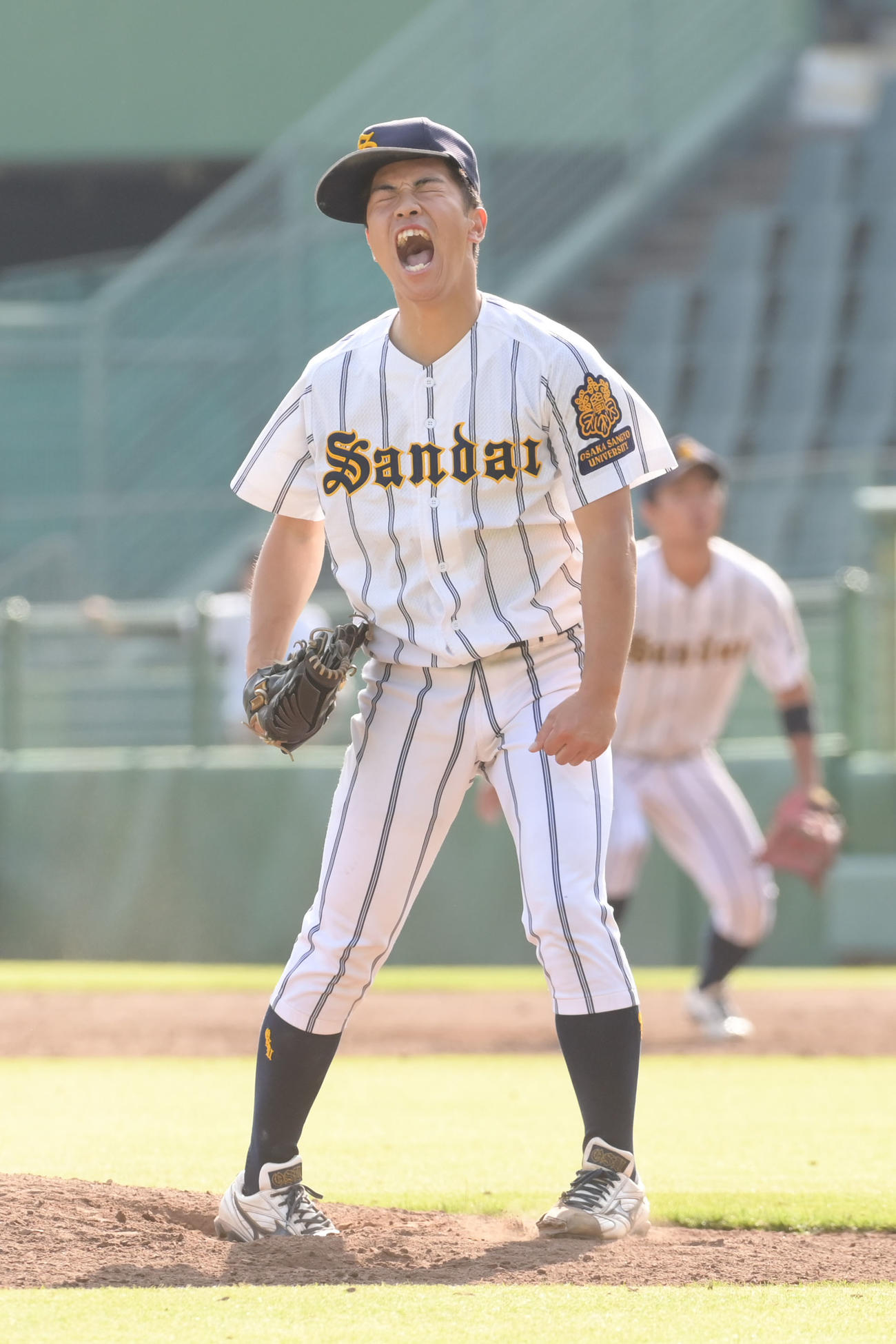 大産大対甲南大　完投勝利し叫ぶ大産大の高橋（撮影・滝沢美穂子）