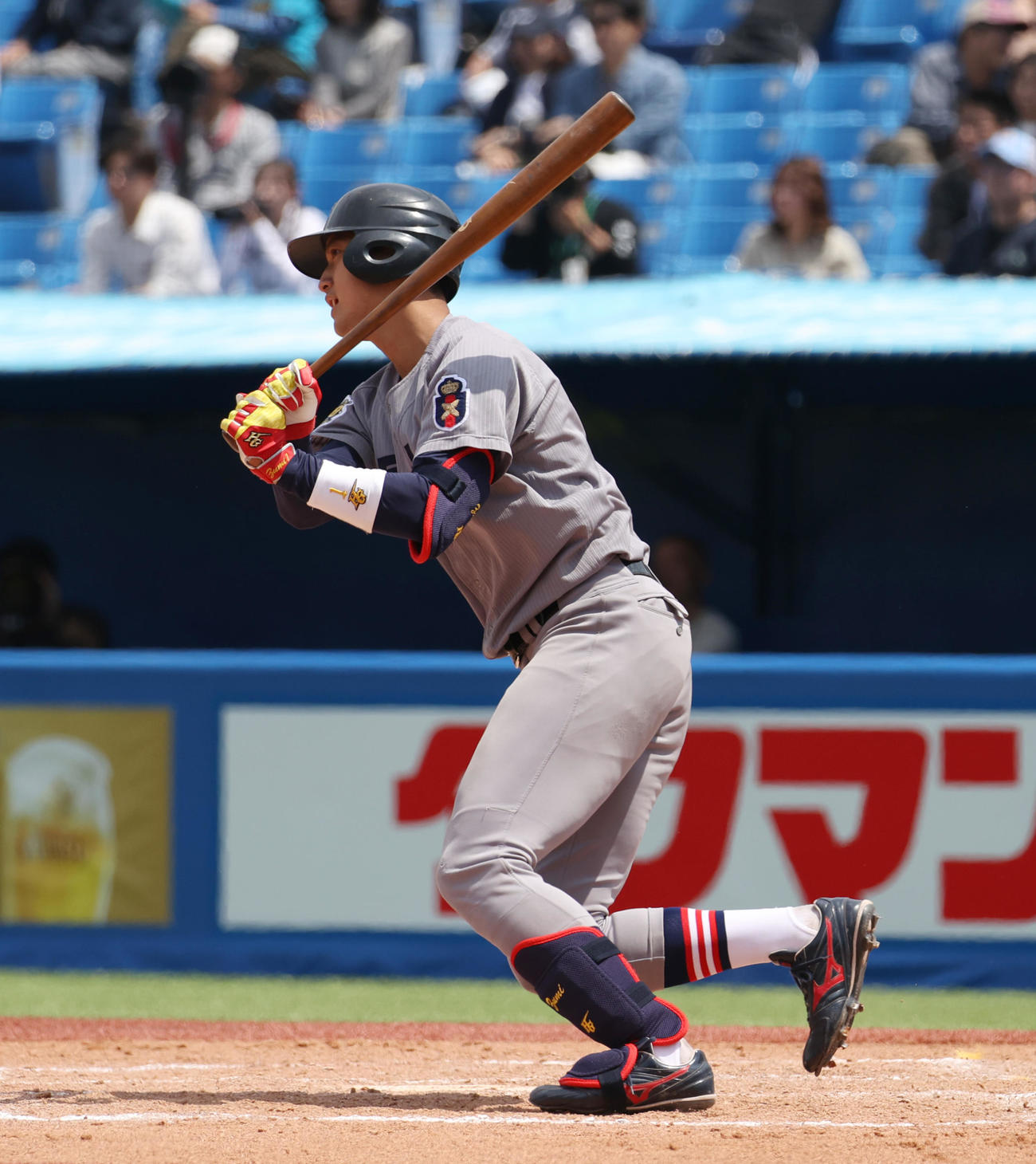 慶大対東大　7回表慶大2死一、三塁、今泉は左前に適時打を放つ（撮影・柴田隆二）