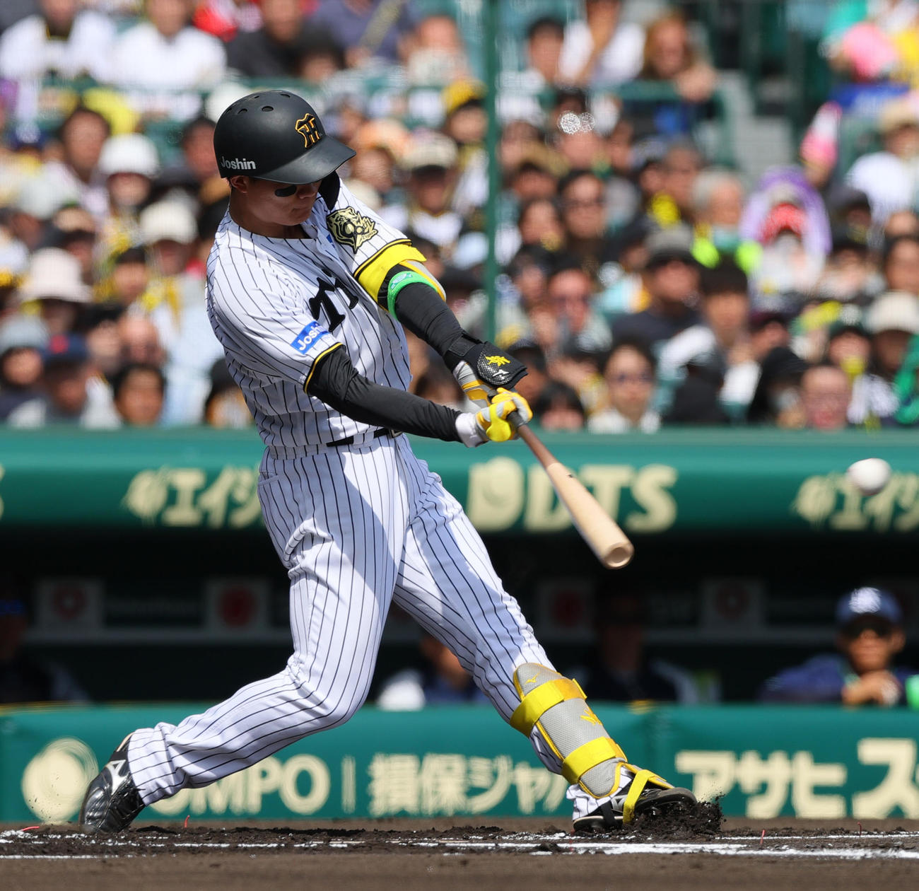 阪神対ヤクルト　1回裏阪神2死、森下は左前打を放つ（撮影・上山淳一）