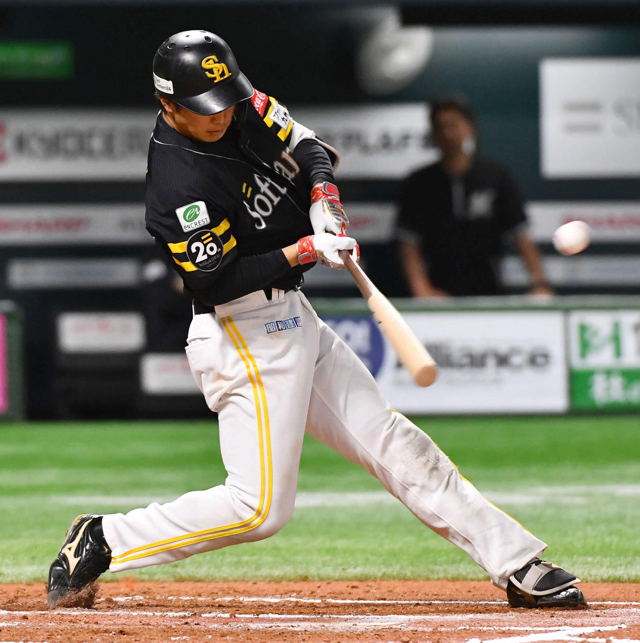 ソフトバンク対ロッテ　6回裏ソフトバンク1死二塁、広瀬隆は勝ち越しの右前適時打を放つ（撮影・岩下翔太）