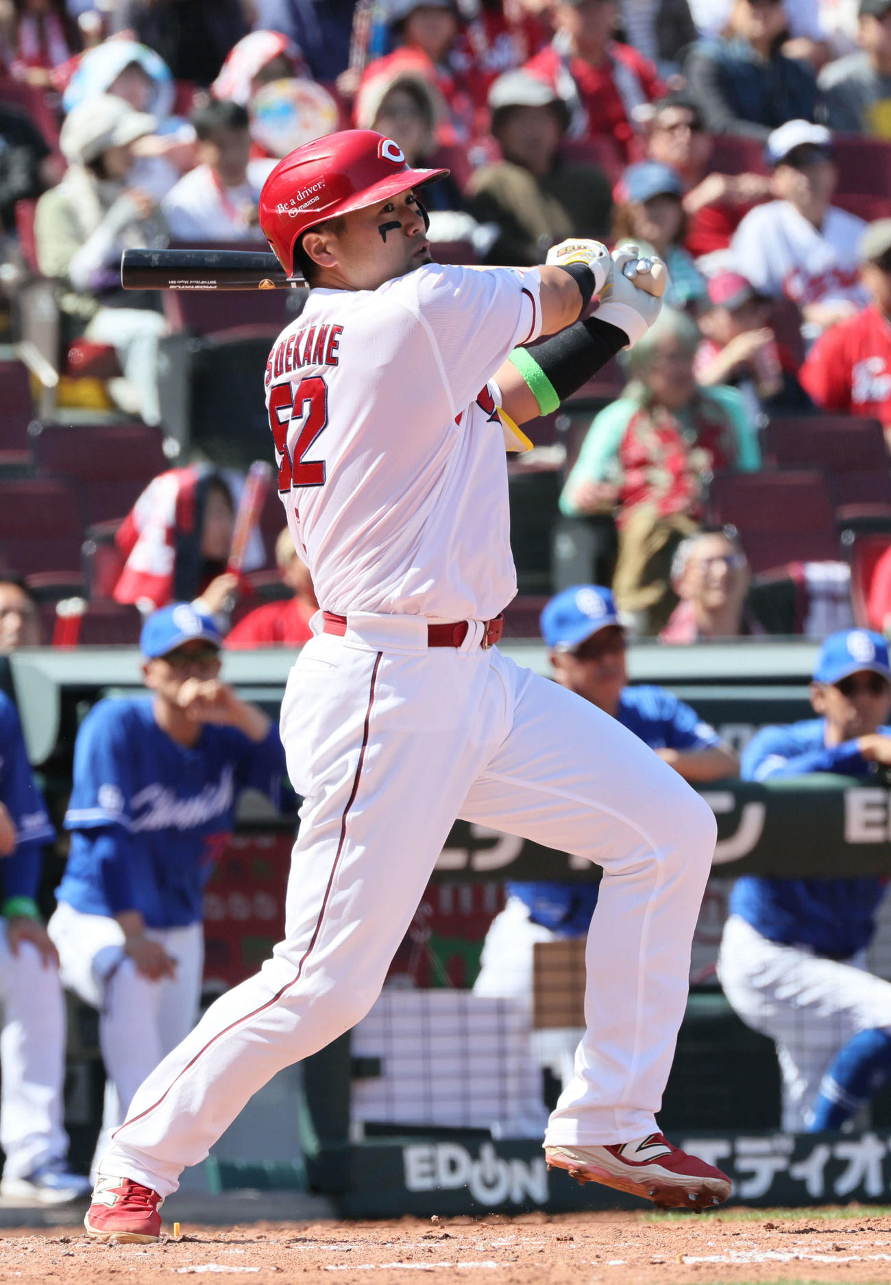 広島対中日　4回裏広島無死二塁、末包は右適時打を放つ（撮影・加藤孝規）