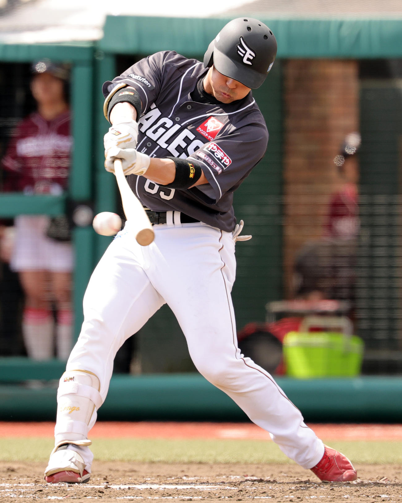 楽天対オリックス　2回裏楽天無死一、三塁、右前適時打を放つ堀内（撮影・野上伸悟）
