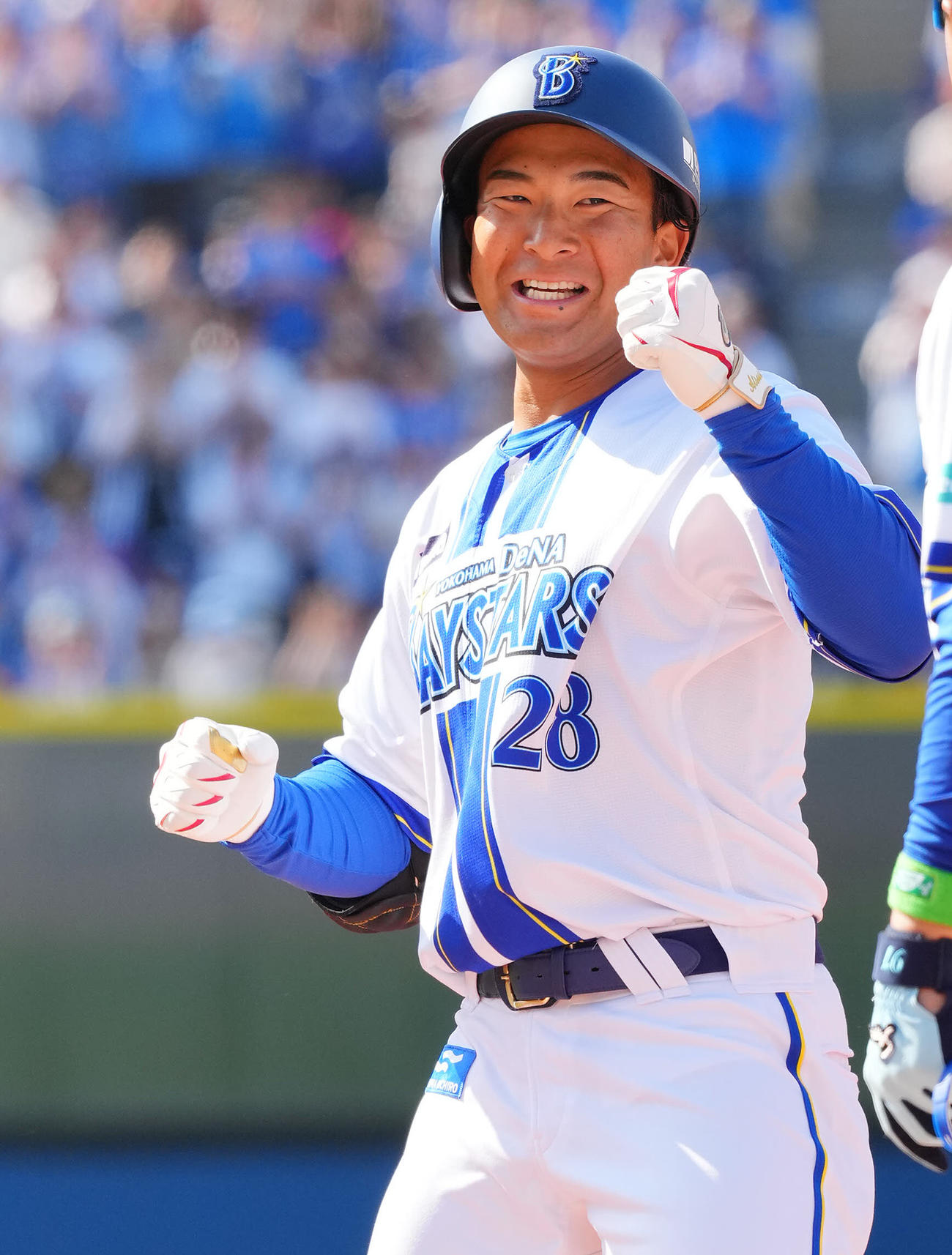 DeNA対巨人　3回裏DeNA2死、中前打を放ち笑顔を見せる勝又（撮影・垰建太）