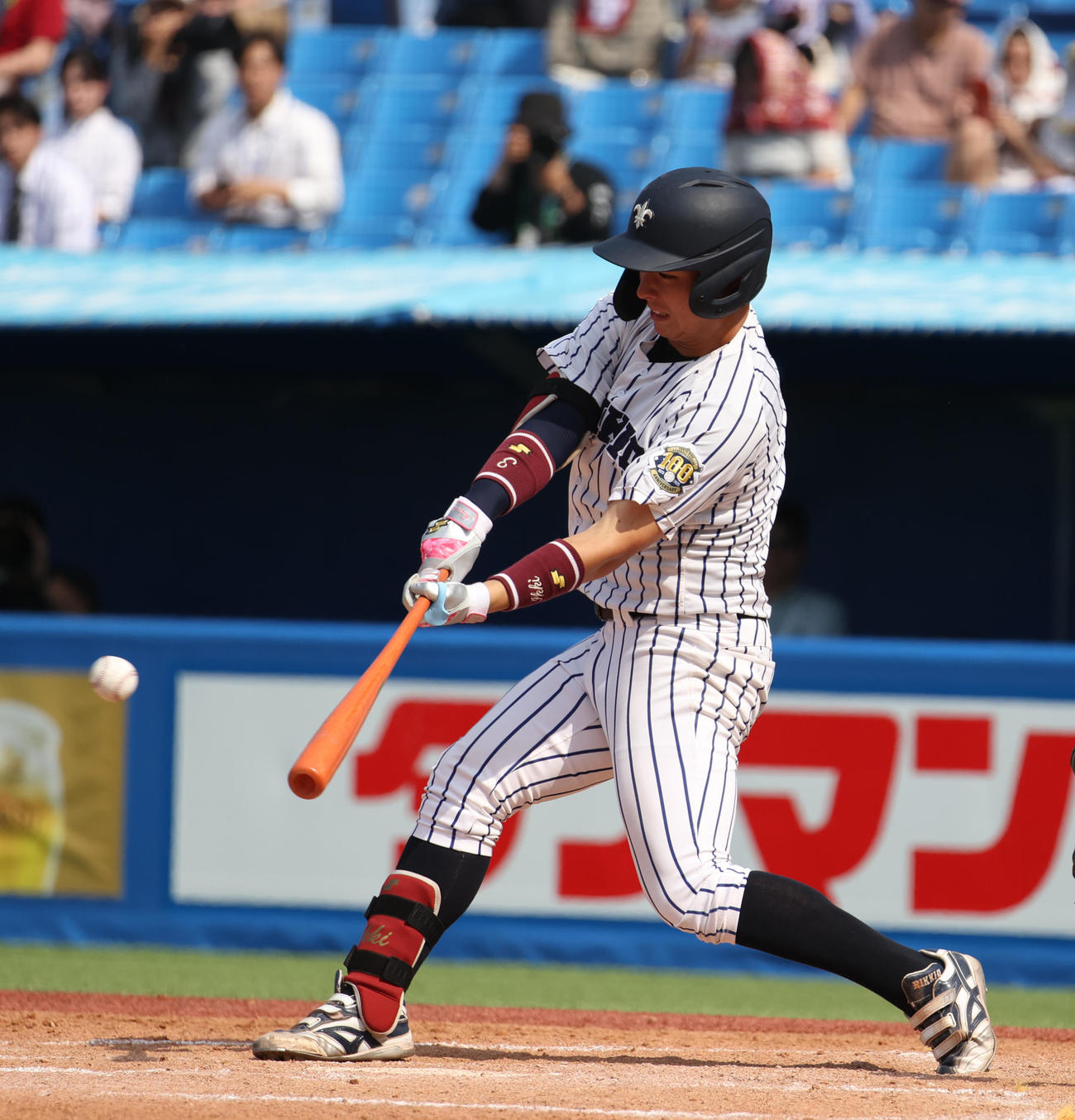 立大対早大　4回表立大1死、丸山は中前安打を放つ（撮影・柴田隆二）
