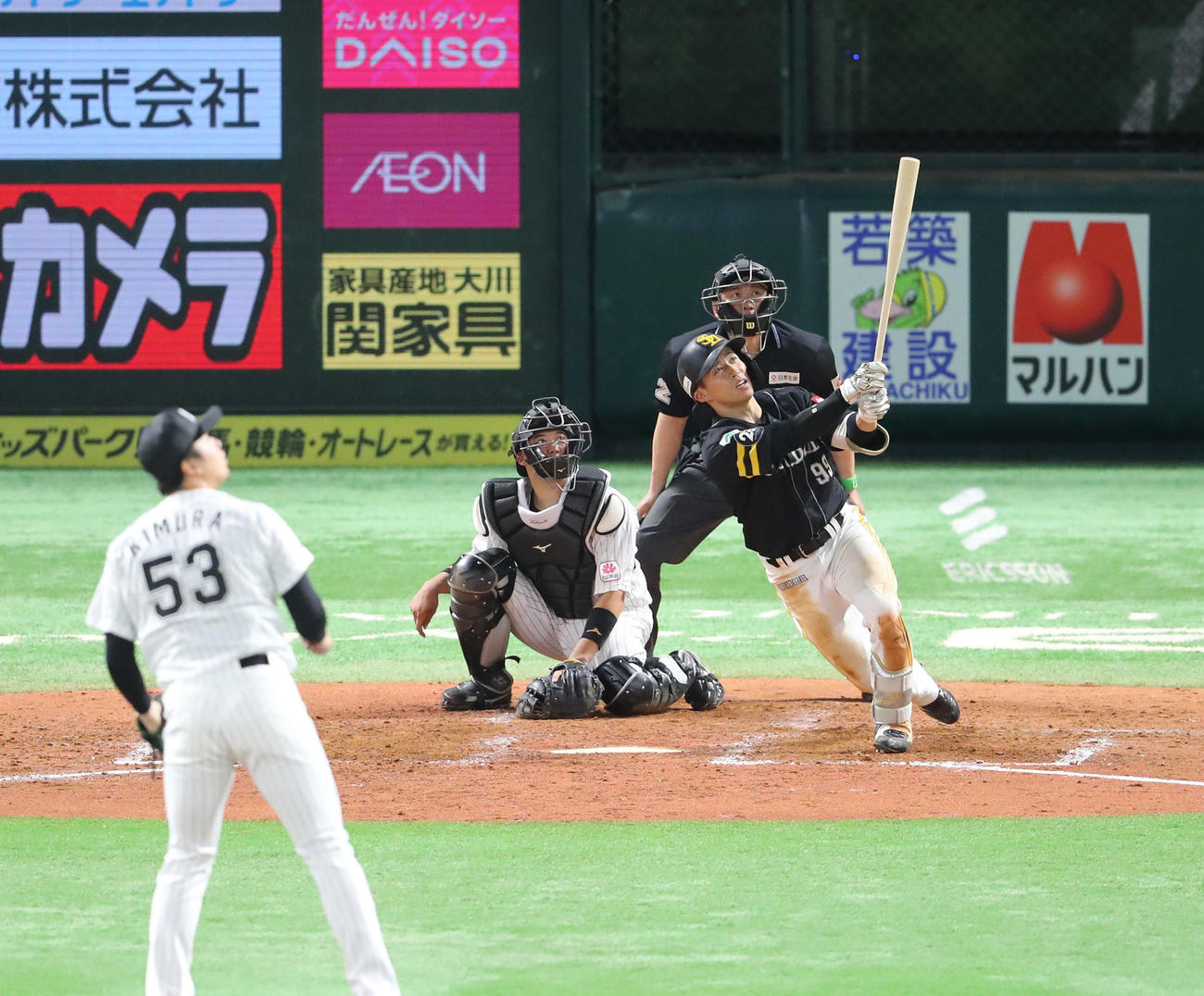 ソフトバンク対ロッテ　5回裏ソフトバンク無死、野村は左越えに勝ち越し本塁打を放つ（撮影・梅根麻紀）