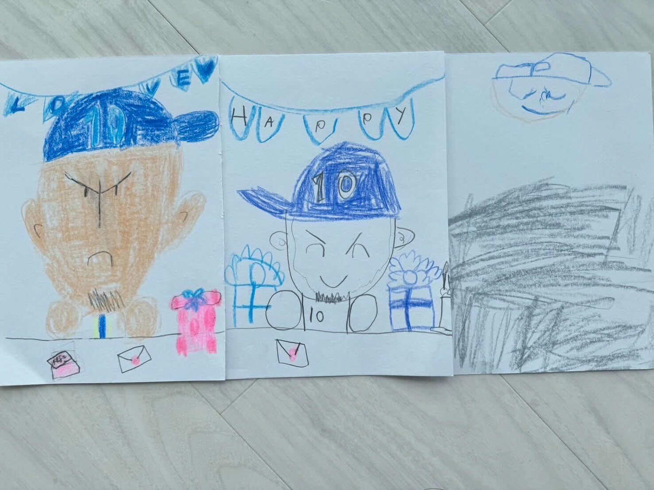 DeNA戸柱の、左から長女（8歳）、次女（6歳）、長男（4歳）が書いた父の似顔絵（本人提供）