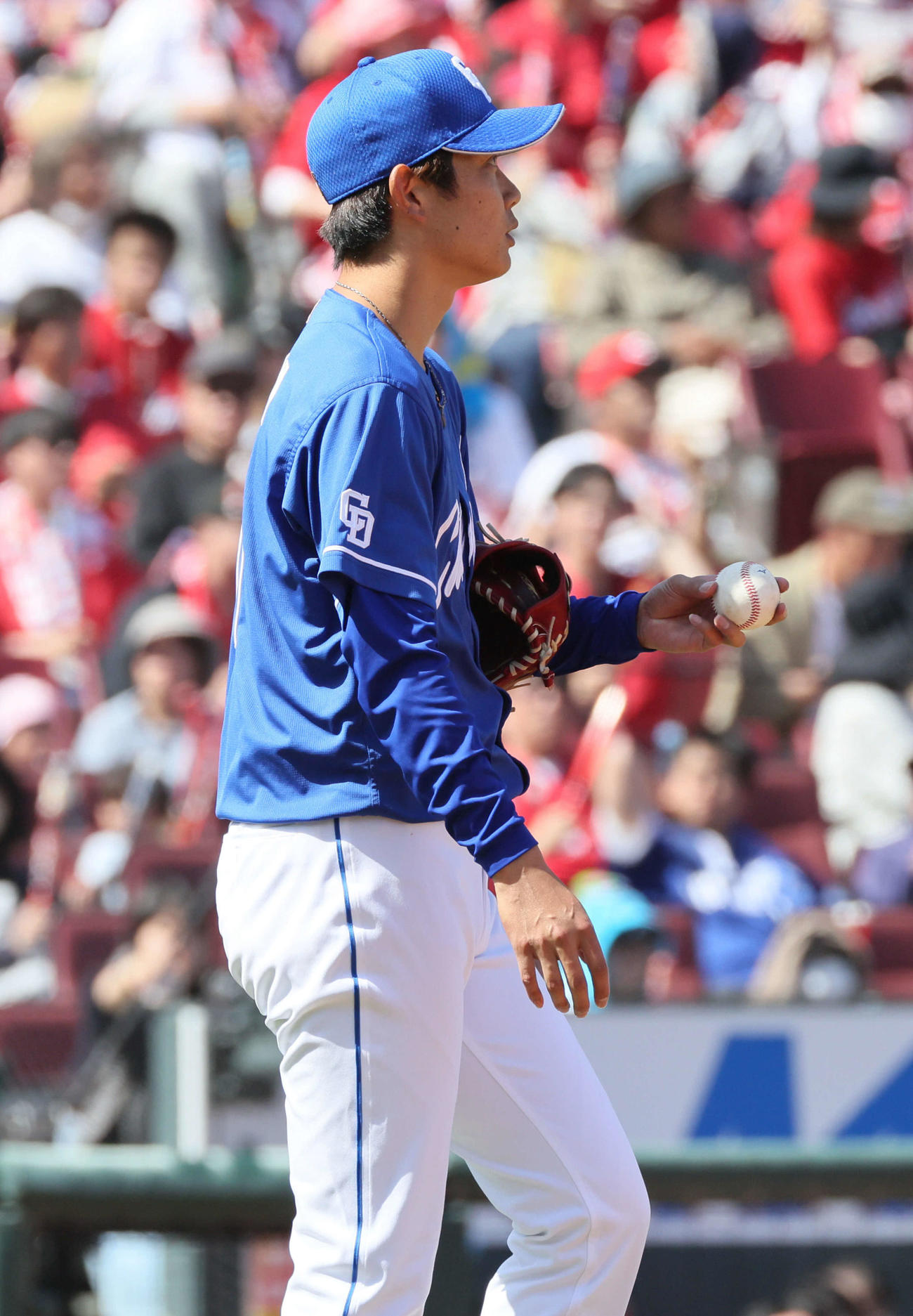 広島対中日　4回裏広島無死二塁、末包に右適時打を浴びた岡田（撮影・加藤孝規）