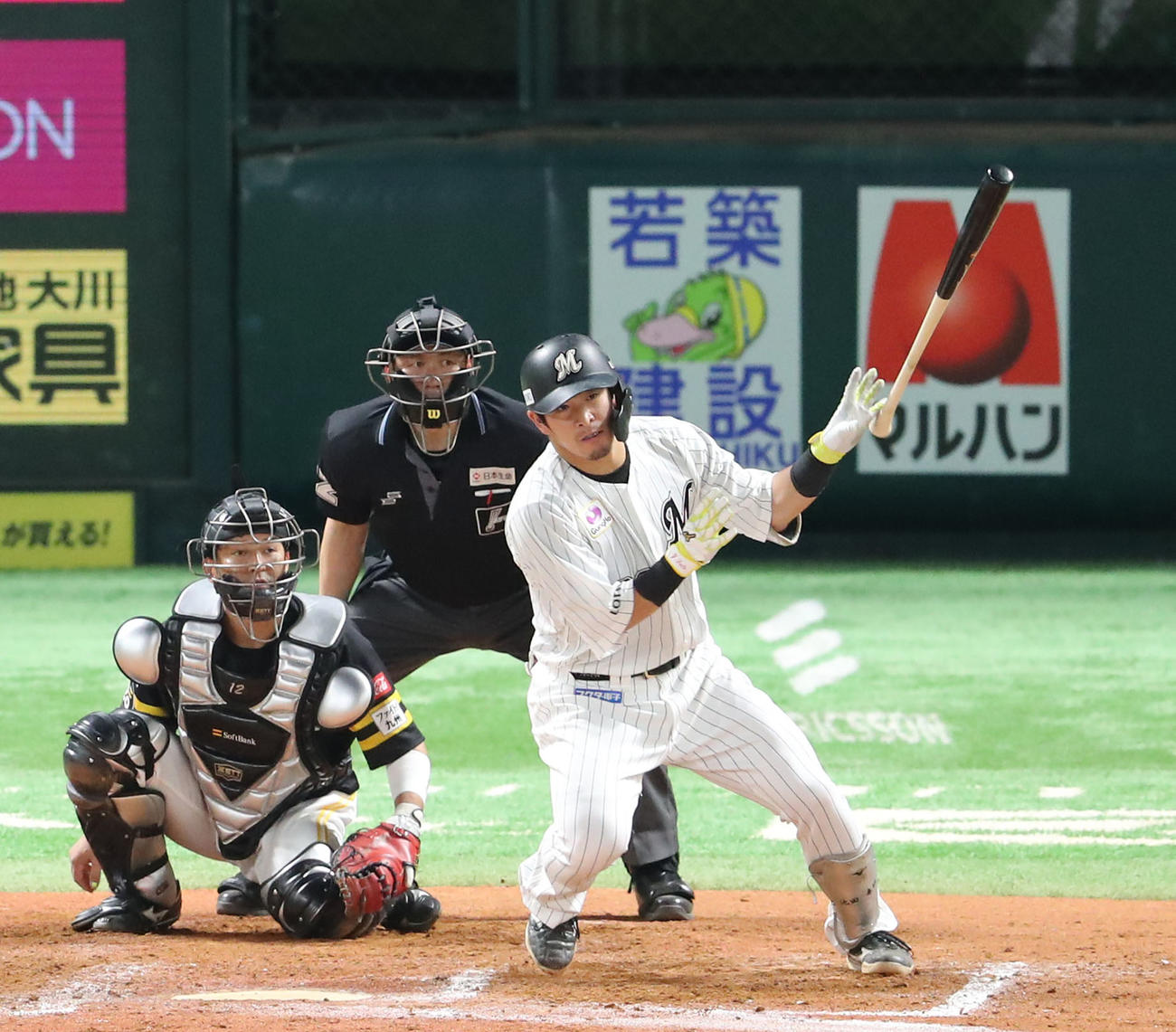 ソフトバンク対ロッテ　8回表ロッテ無死、池田は左前安打を放つ（撮影・梅根麻紀）